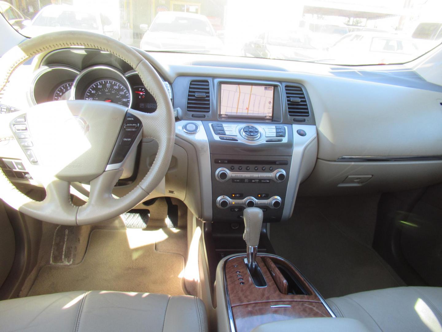 2012 White /Tan Nissan Murano SV (JN8AZ1MU6CW) with an 3.5L V6 DOHC 24V engine, Continuously Variable Transmission transmission, located at 1511 North Shepherd Dr., Houston, TX, 77008, (281) 657-1221, 29.798361, -95.412560 - 2012 NISSAN MURANO LE VIN: JN8AZ1MU6CW110392 J N 8 A Z 1 M U 6 C W 1 1 0 3 9 2 4 DOOR WAGON/SPORT UTILITY 3.5L V6 F DOHC 24V GASOLINE FRONT WHEEL DRIVE - Photo#9