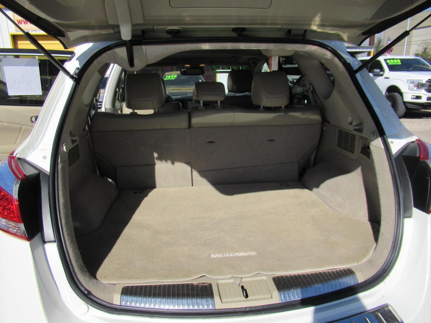 2012 White /Tan Nissan Murano SV (JN8AZ1MU6CW) with an 3.5L V6 DOHC 24V engine, Continuously Variable Transmission transmission, located at 1511 North Shepherd Dr., Houston, TX, 77008, (281) 657-1221, 29.798361, -95.412560 - 2012 NISSAN MURANO LE VIN: JN8AZ1MU6CW110392 J N 8 A Z 1 M U 6 C W 1 1 0 3 9 2 4 DOOR WAGON/SPORT UTILITY 3.5L V6 F DOHC 24V GASOLINE FRONT WHEEL DRIVE - Photo#11