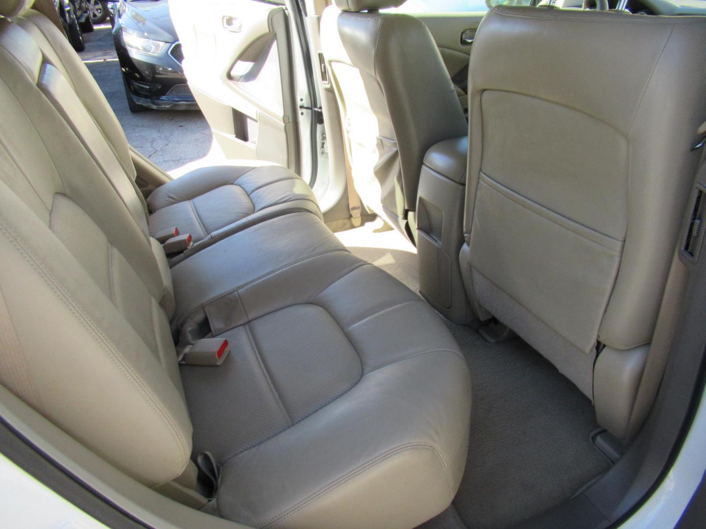 2012 White /Tan Nissan Murano SV (JN8AZ1MU6CW) with an 3.5L V6 DOHC 24V engine, Continuously Variable Transmission transmission, located at 1511 North Shepherd Dr., Houston, TX, 77008, (281) 657-1221, 29.798361, -95.412560 - 2012 NISSAN MURANO LE VIN: JN8AZ1MU6CW110392 J N 8 A Z 1 M U 6 C W 1 1 0 3 9 2 4 DOOR WAGON/SPORT UTILITY 3.5L V6 F DOHC 24V GASOLINE FRONT WHEEL DRIVE - Photo#12