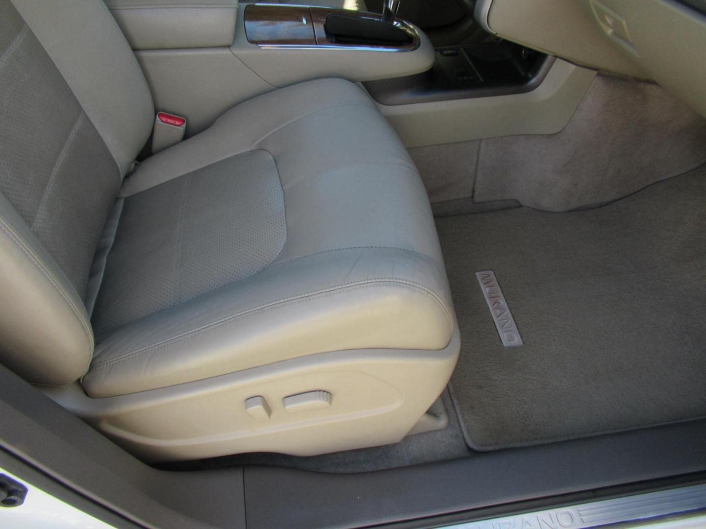 2012 White /Tan Nissan Murano SV (JN8AZ1MU6CW) with an 3.5L V6 DOHC 24V engine, Continuously Variable Transmission transmission, located at 1511 North Shepherd Dr., Houston, TX, 77008, (281) 657-1221, 29.798361, -95.412560 - 2012 NISSAN MURANO LE VIN: JN8AZ1MU6CW110392 J N 8 A Z 1 M U 6 C W 1 1 0 3 9 2 4 DOOR WAGON/SPORT UTILITY 3.5L V6 F DOHC 24V GASOLINE FRONT WHEEL DRIVE - Photo#14