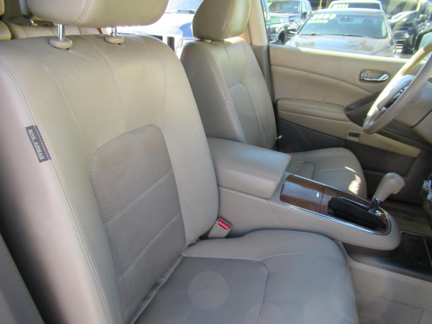 2012 White /Tan Nissan Murano SV (JN8AZ1MU6CW) with an 3.5L V6 DOHC 24V engine, Continuously Variable Transmission transmission, located at 1511 North Shepherd Dr., Houston, TX, 77008, (281) 657-1221, 29.798361, -95.412560 - 2012 NISSAN MURANO LE VIN: JN8AZ1MU6CW110392 J N 8 A Z 1 M U 6 C W 1 1 0 3 9 2 4 DOOR WAGON/SPORT UTILITY 3.5L V6 F DOHC 24V GASOLINE FRONT WHEEL DRIVE - Photo#15