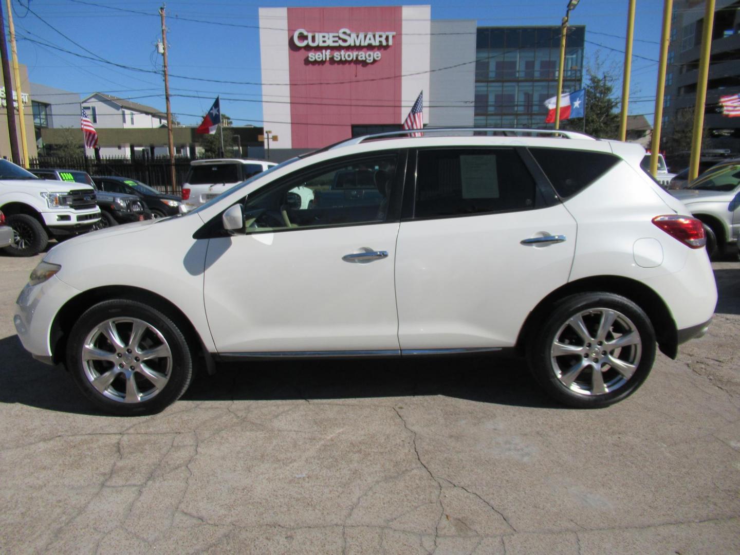 2012 White /Tan Nissan Murano SV (JN8AZ1MU6CW) with an 3.5L V6 DOHC 24V engine, Continuously Variable Transmission transmission, located at 1511 North Shepherd Dr., Houston, TX, 77008, (281) 657-1221, 29.798361, -95.412560 - 2012 NISSAN MURANO LE VIN: JN8AZ1MU6CW110392 J N 8 A Z 1 M U 6 C W 1 1 0 3 9 2 4 DOOR WAGON/SPORT UTILITY 3.5L V6 F DOHC 24V GASOLINE FRONT WHEEL DRIVE - Photo#20