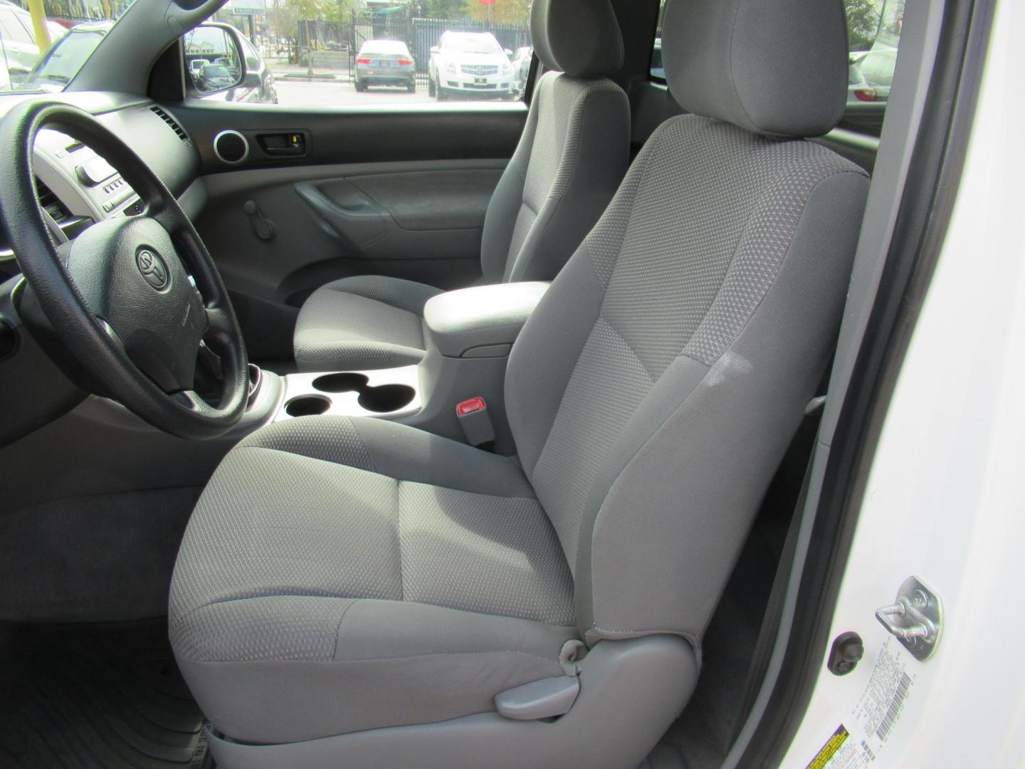 2007 White /Gray Toyota Tacoma PreRunner 2WD (5TENX62N57Z) with an 2.7L L4 DOHC 16V engine, 5-Speed Manual transmission, located at 1511 North Shepherd Dr., Houston, TX, 77008, (281) 657-1221, 29.798361, -95.412560 - 2007 TOYOTA TACOMA PRERUNNER VIN: 5TENX62N57Z415452 5 T E N X 6 2 N 5 7 Z 4 1 5 4 5 2 PICKUP 2.7L I4 F DOHC 16V GASOLINE REAR WHEEL DRIVE - Photo#3