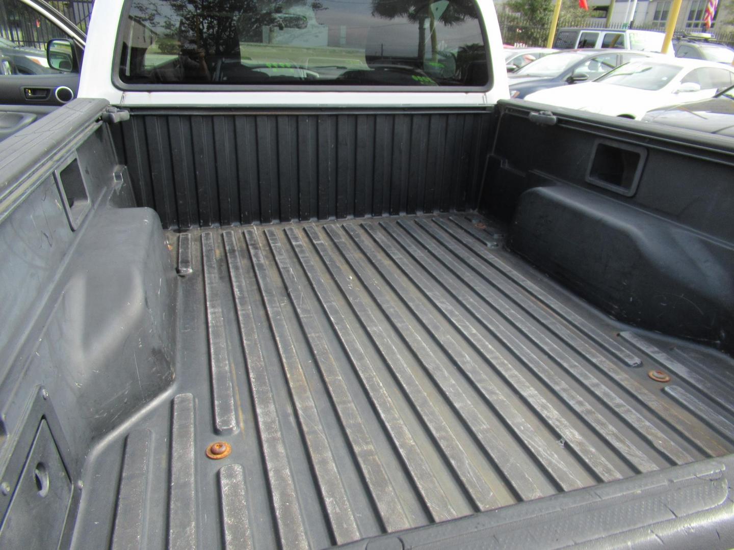 2007 White /Gray Toyota Tacoma PreRunner 2WD (5TENX62N57Z) with an 2.7L L4 DOHC 16V engine, 5-Speed Manual transmission, located at 1511 North Shepherd Dr., Houston, TX, 77008, (281) 657-1221, 29.798361, -95.412560 - 2007 TOYOTA TACOMA PRERUNNER VIN: 5TENX62N57Z415452 5 T E N X 6 2 N 5 7 Z 4 1 5 4 5 2 PICKUP 2.7L I4 F DOHC 16V GASOLINE REAR WHEEL DRIVE - Photo#5