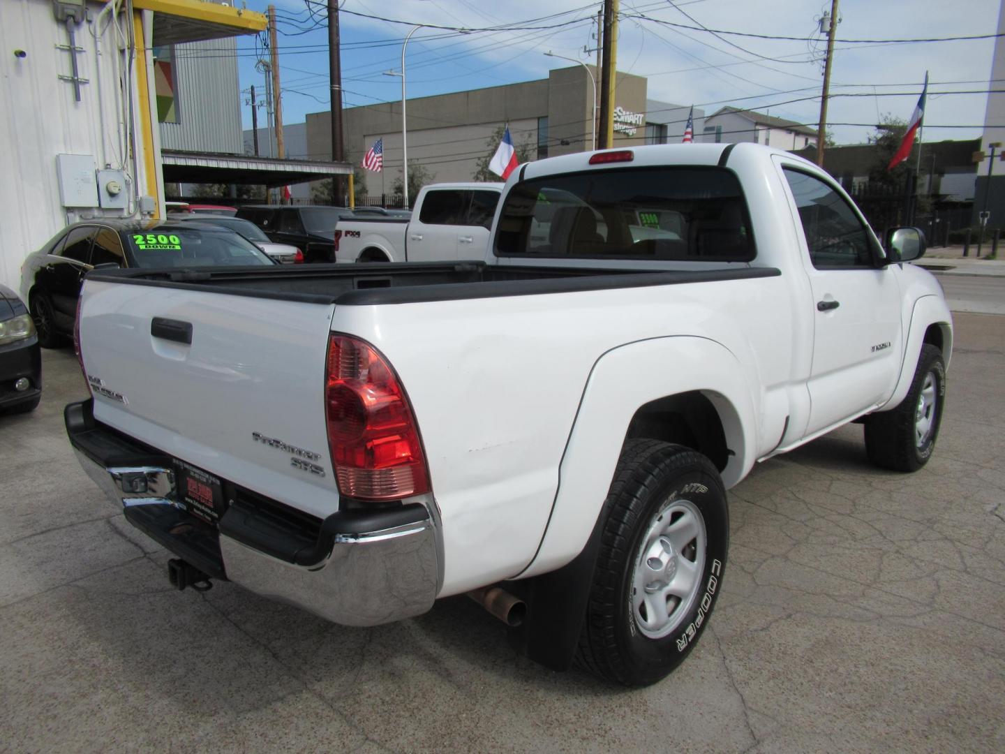 2007 White /Gray Toyota Tacoma PreRunner 2WD (5TENX62N57Z) with an 2.7L L4 DOHC 16V engine, 5-Speed Manual transmission, located at 1511 North Shepherd Dr., Houston, TX, 77008, (281) 657-1221, 29.798361, -95.412560 - 2007 TOYOTA TACOMA PRERUNNER VIN: 5TENX62N57Z415452 5 T E N X 6 2 N 5 7 Z 4 1 5 4 5 2 PICKUP 2.7L I4 F DOHC 16V GASOLINE REAR WHEEL DRIVE - Photo#11