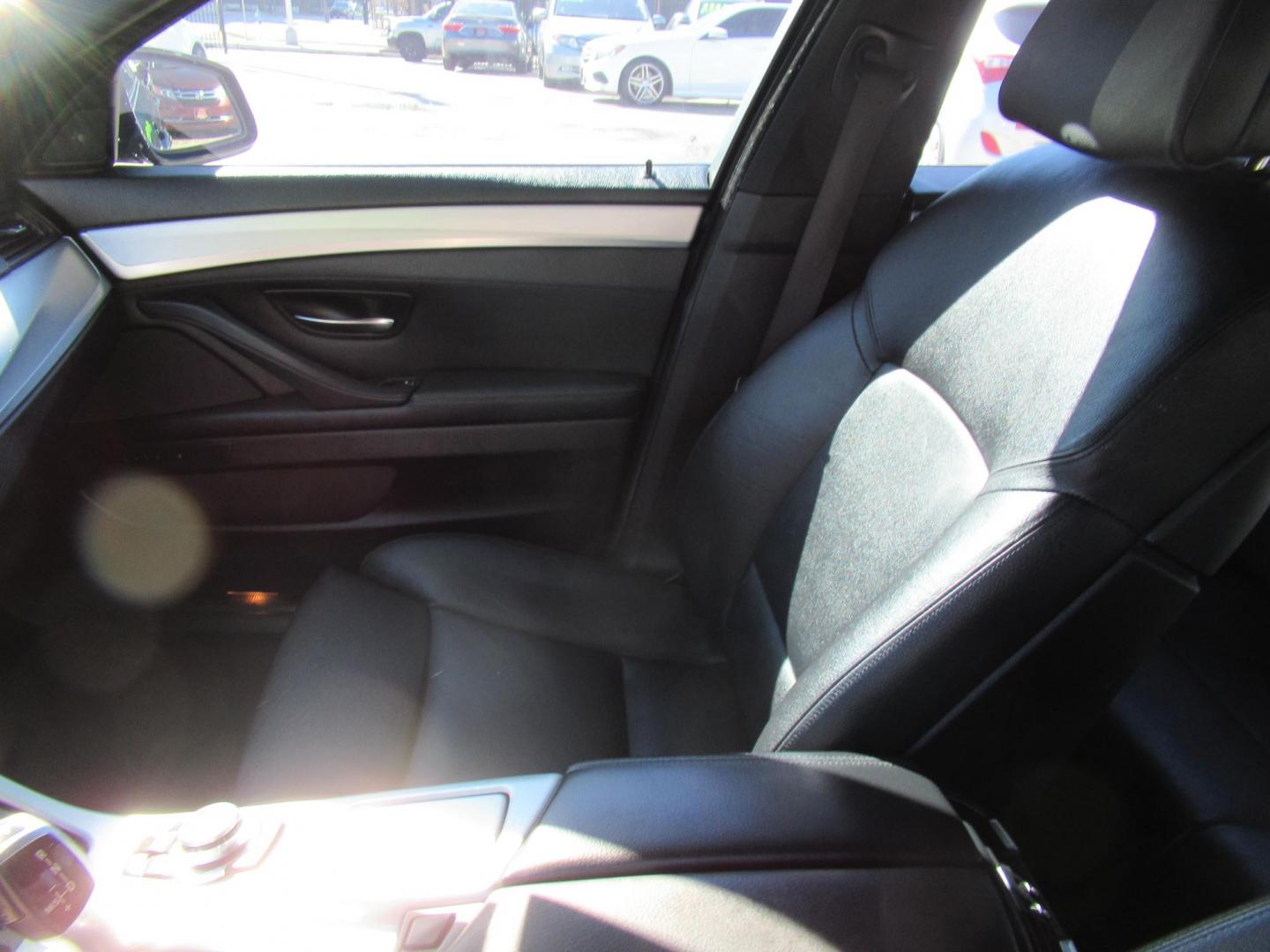 2012 BMW 5-Series 535i (WBAFR7C52CC) with an 3.0L L6 DOHC 24V engine, Automatic transmission, located at 1511 North Shepherd Dr., Houston, TX, 77008, (281) 657-1221, 29.798361, -95.412560 - 2012 BMW 535I VIN: WBAFR7C52CC808804 W B A F R 7 C 5 2 C C 8 0 8 8 0 4 SEDAN 4 DR 3.0L I6 F DOHC 24V GASOLINE REAR WHEEL DRIVE - Photo#2