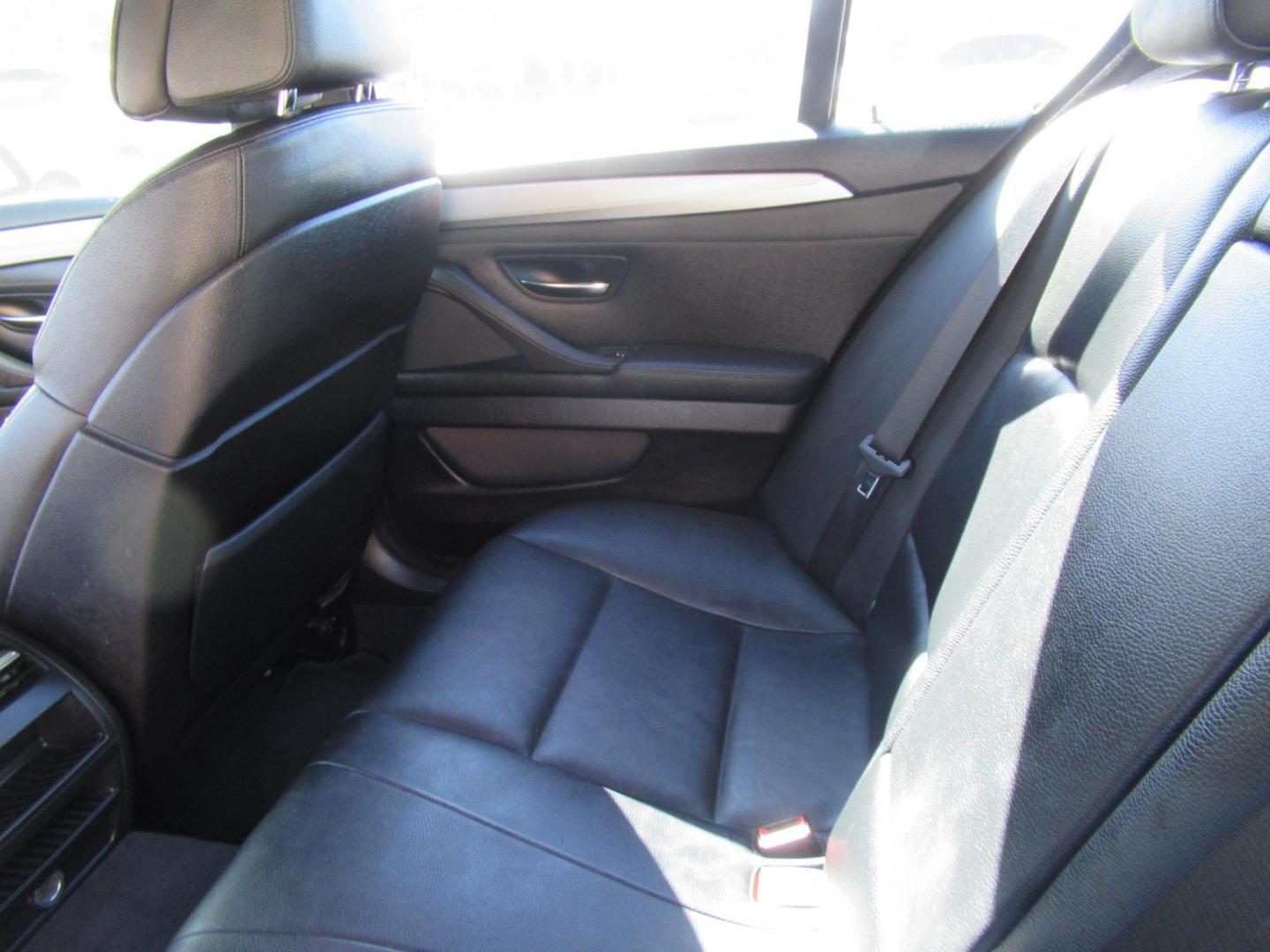 2012 BMW 5-Series 535i (WBAFR7C52CC) with an 3.0L L6 DOHC 24V engine, Automatic transmission, located at 1511 North Shepherd Dr., Houston, TX, 77008, (281) 657-1221, 29.798361, -95.412560 - 2012 BMW 535I VIN: WBAFR7C52CC808804 W B A F R 7 C 5 2 C C 8 0 8 8 0 4 SEDAN 4 DR 3.0L I6 F DOHC 24V GASOLINE REAR WHEEL DRIVE - Photo#7