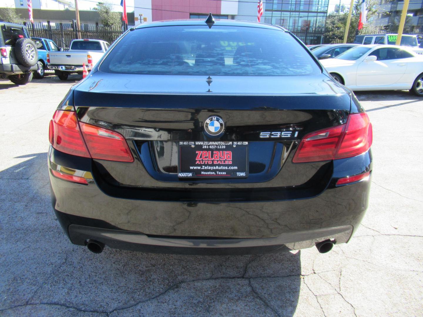 2012 BMW 5-Series 535i (WBAFR7C52CC) with an 3.0L L6 DOHC 24V engine, Automatic transmission, located at 1511 North Shepherd Dr., Houston, TX, 77008, (281) 657-1221, 29.798361, -95.412560 - 2012 BMW 535I VIN: WBAFR7C52CC808804 W B A F R 7 C 5 2 C C 8 0 8 8 0 4 SEDAN 4 DR 3.0L I6 F DOHC 24V GASOLINE REAR WHEEL DRIVE - Photo#15