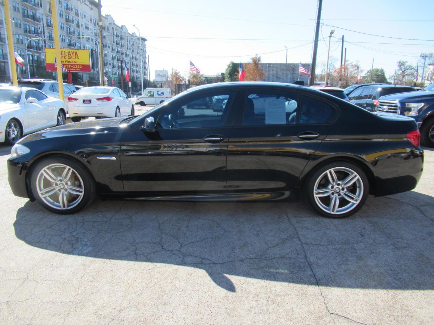 2012 BMW 5-Series 535i (WBAFR7C52CC) with an 3.0L L6 DOHC 24V engine, Automatic transmission, located at 1511 North Shepherd Dr., Houston, TX, 77008, (281) 657-1221, 29.798361, -95.412560 - 2012 BMW 535I VIN: WBAFR7C52CC808804 W B A F R 7 C 5 2 C C 8 0 8 8 0 4 SEDAN 4 DR 3.0L I6 F DOHC 24V GASOLINE REAR WHEEL DRIVE - Photo#21