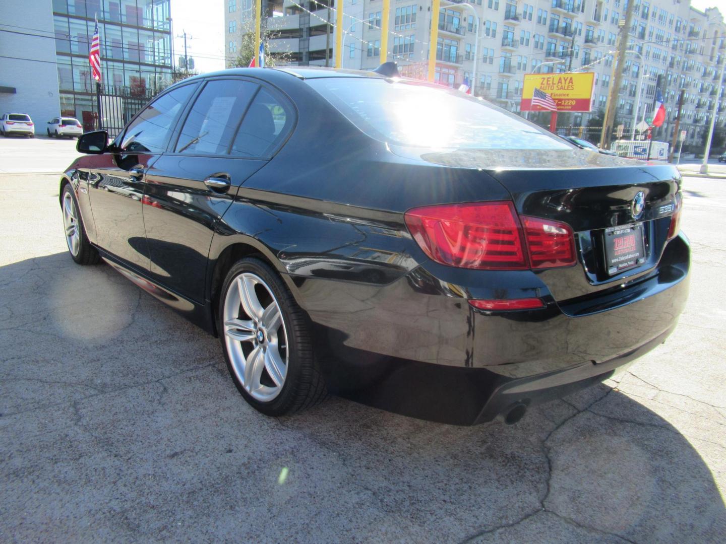 2012 BMW 5-Series 535i (WBAFR7C52CC) with an 3.0L L6 DOHC 24V engine, Automatic transmission, located at 1511 North Shepherd Dr., Houston, TX, 77008, (281) 657-1221, 29.798361, -95.412560 - 2012 BMW 535I VIN: WBAFR7C52CC808804 W B A F R 7 C 5 2 C C 8 0 8 8 0 4 SEDAN 4 DR 3.0L I6 F DOHC 24V GASOLINE REAR WHEEL DRIVE - Photo#22