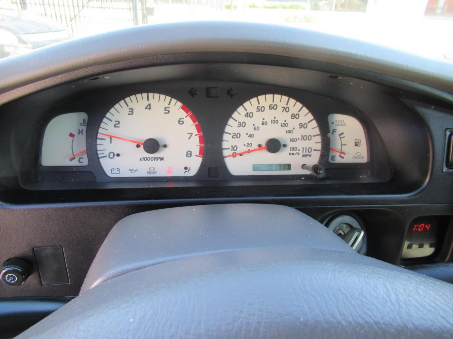 2004 Silver /Gray Toyota Tacoma Xtracab 2WD (5TEVL52N64Z) with an 2.4L L4 DOHC 16V engine, Automatic transmission, located at 1511 North Shepherd Dr., Houston, TX, 77008, (281) 657-1221, 29.798361, -95.412560 - 2004 TOYOTA TACOMA VIN: 5TEVL52N64Z448400 5 T E V L 5 2 N 6 4 Z 4 4 8 4 0 0 CLUB CAB PICKUP 2.4L I4 F DOHC 16V GASOLINE REAR WHEEL DRIVE - Photo#3