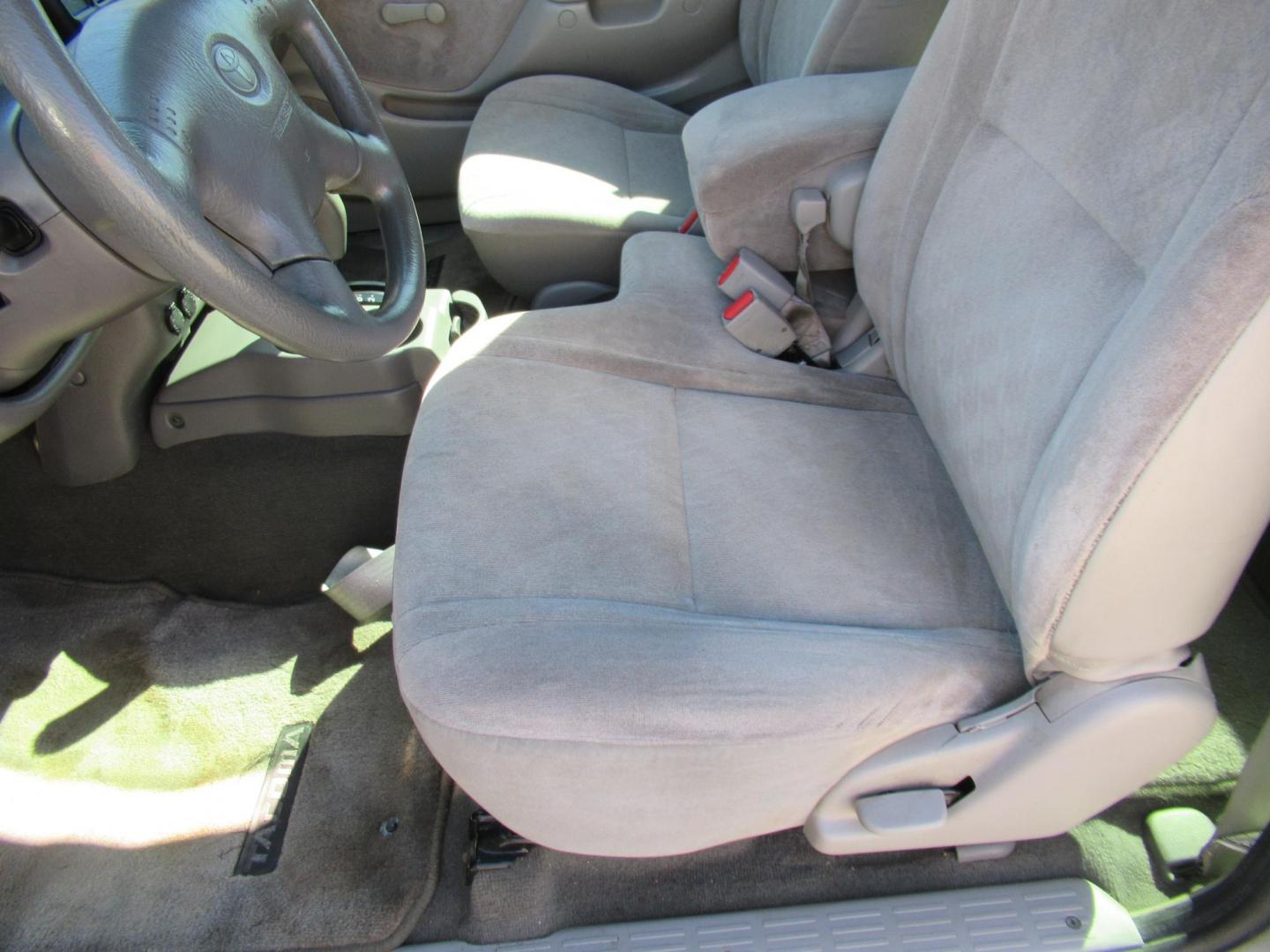 2004 Silver /Gray Toyota Tacoma Xtracab 2WD (5TEVL52N64Z) with an 2.4L L4 DOHC 16V engine, Automatic transmission, located at 1511 North Shepherd Dr., Houston, TX, 77008, (281) 657-1221, 29.798361, -95.412560 - 2004 TOYOTA TACOMA VIN: 5TEVL52N64Z448400 5 T E V L 5 2 N 6 4 Z 4 4 8 4 0 0 CLUB CAB PICKUP 2.4L I4 F DOHC 16V GASOLINE REAR WHEEL DRIVE - Photo#5