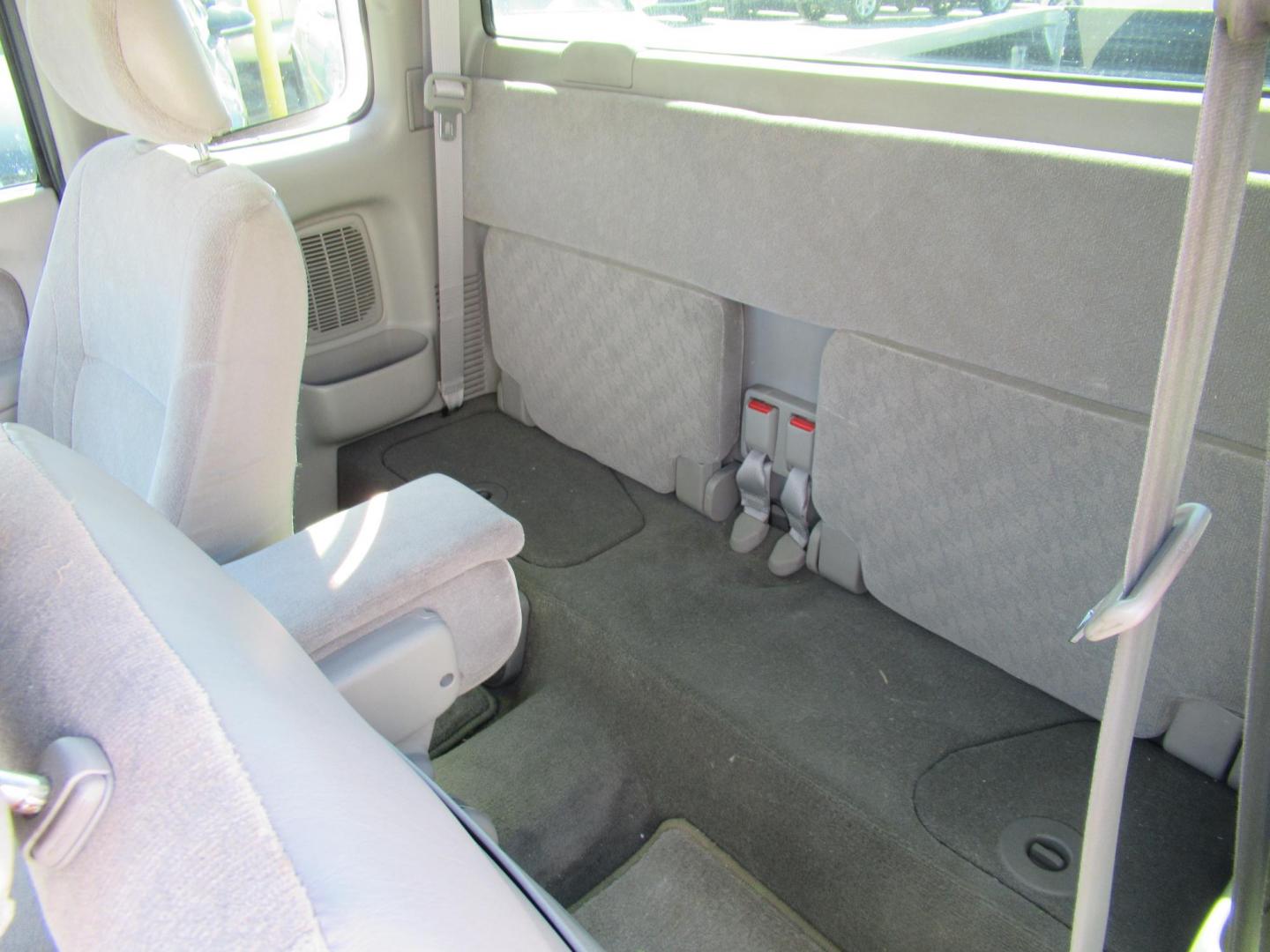 2004 Silver /Gray Toyota Tacoma Xtracab 2WD (5TEVL52N64Z) with an 2.4L L4 DOHC 16V engine, Automatic transmission, located at 1511 North Shepherd Dr., Houston, TX, 77008, (281) 657-1221, 29.798361, -95.412560 - 2004 TOYOTA TACOMA VIN: 5TEVL52N64Z448400 5 T E V L 5 2 N 6 4 Z 4 4 8 4 0 0 CLUB CAB PICKUP 2.4L I4 F DOHC 16V GASOLINE REAR WHEEL DRIVE - Photo#7