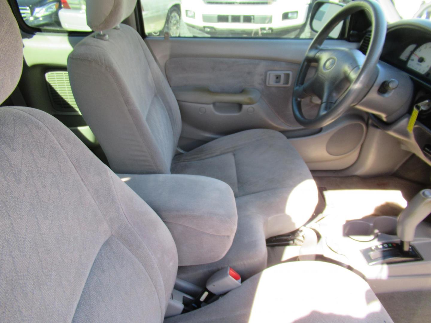 2004 Silver /Gray Toyota Tacoma Xtracab 2WD (5TEVL52N64Z) with an 2.4L L4 DOHC 16V engine, Automatic transmission, located at 1511 North Shepherd Dr., Houston, TX, 77008, (281) 657-1221, 29.798361, -95.412560 - 2004 TOYOTA TACOMA VIN: 5TEVL52N64Z448400 5 T E V L 5 2 N 6 4 Z 4 4 8 4 0 0 CLUB CAB PICKUP 2.4L I4 F DOHC 16V GASOLINE REAR WHEEL DRIVE - Photo#10