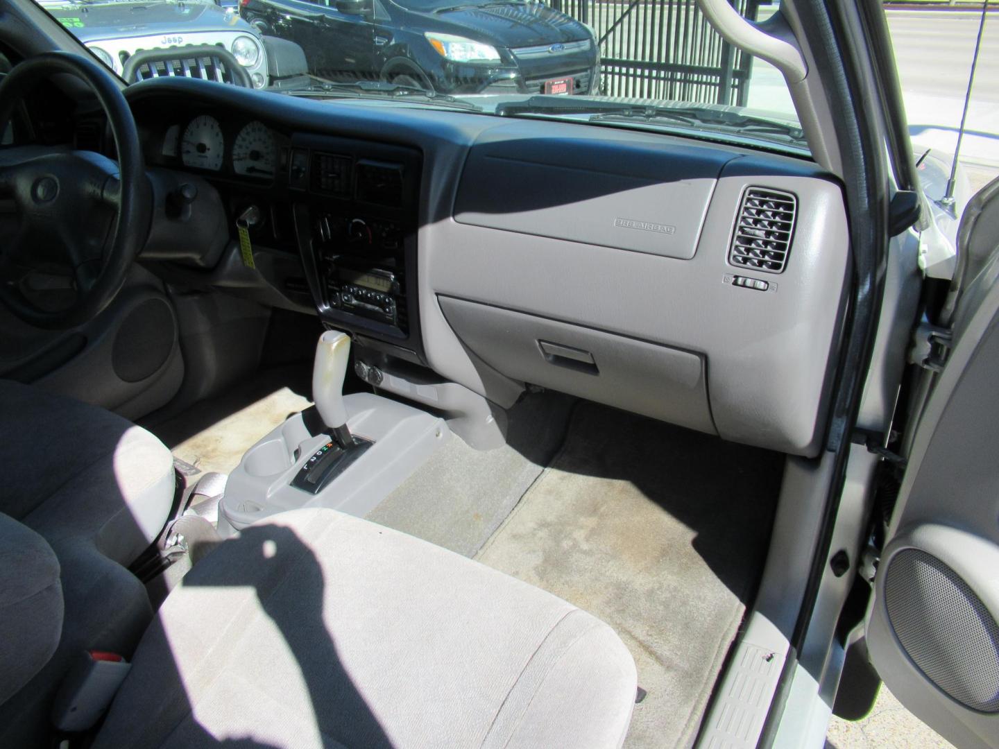 2004 Silver /Gray Toyota Tacoma Xtracab 2WD (5TEVL52N64Z) with an 2.4L L4 DOHC 16V engine, Automatic transmission, located at 1511 North Shepherd Dr., Houston, TX, 77008, (281) 657-1221, 29.798361, -95.412560 - 2004 TOYOTA TACOMA VIN: 5TEVL52N64Z448400 5 T E V L 5 2 N 6 4 Z 4 4 8 4 0 0 CLUB CAB PICKUP 2.4L I4 F DOHC 16V GASOLINE REAR WHEEL DRIVE - Photo#12