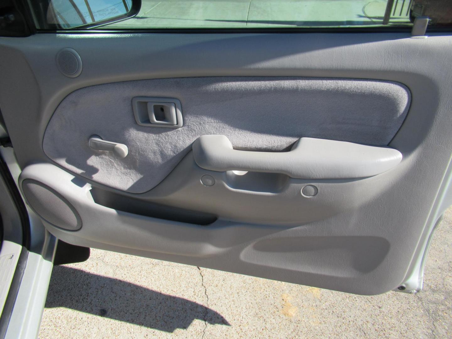 2004 Silver /Gray Toyota Tacoma Xtracab 2WD (5TEVL52N64Z) with an 2.4L L4 DOHC 16V engine, Automatic transmission, located at 1511 North Shepherd Dr., Houston, TX, 77008, (281) 657-1221, 29.798361, -95.412560 - 2004 TOYOTA TACOMA VIN: 5TEVL52N64Z448400 5 T E V L 5 2 N 6 4 Z 4 4 8 4 0 0 CLUB CAB PICKUP 2.4L I4 F DOHC 16V GASOLINE REAR WHEEL DRIVE - Photo#13