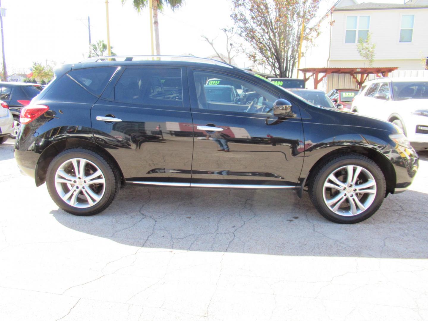 2011 Black /Tan Nissan Murano LE (JN8AZ1MU1BW) with an 3.5L V6 DOHC 24V engine, CVT transmission, located at 1511 North Shepherd Dr., Houston, TX, 77008, (281) 657-1221, 29.798361, -95.412560 - Photo#0