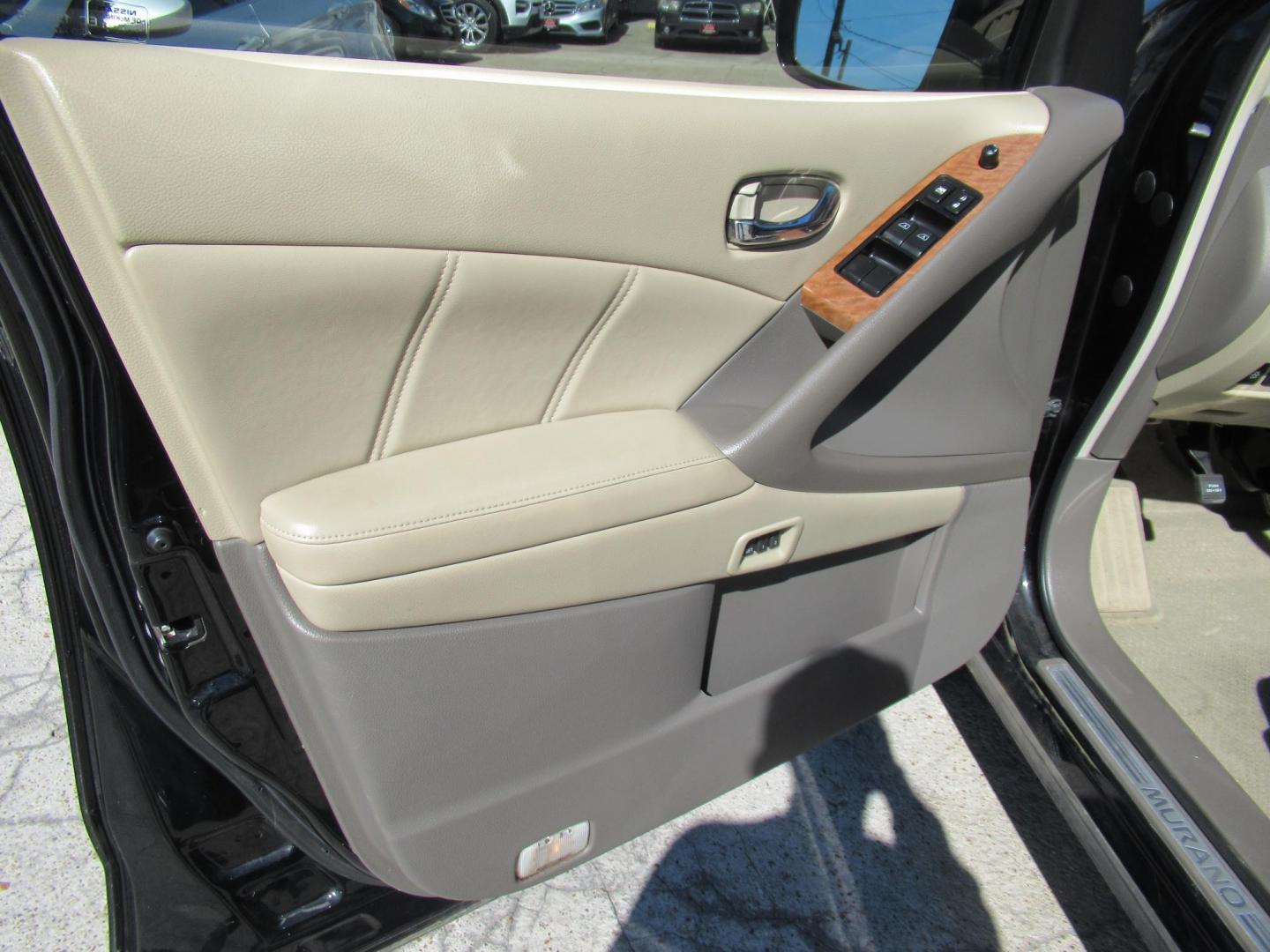 2011 Black /Tan Nissan Murano LE (JN8AZ1MU1BW) with an 3.5L V6 DOHC 24V engine, CVT transmission, located at 1511 North Shepherd Dr., Houston, TX, 77008, (281) 657-1221, 29.798361, -95.412560 - Photo#3