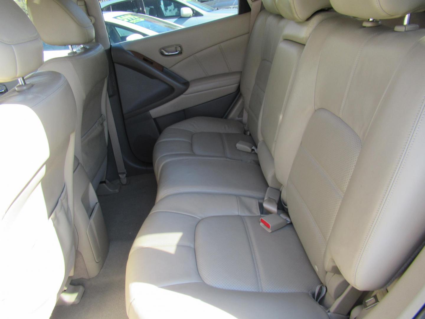 2011 Black /Tan Nissan Murano LE (JN8AZ1MU1BW) with an 3.5L V6 DOHC 24V engine, CVT transmission, located at 1511 North Shepherd Dr., Houston, TX, 77008, (281) 657-1221, 29.798361, -95.412560 - Photo#6