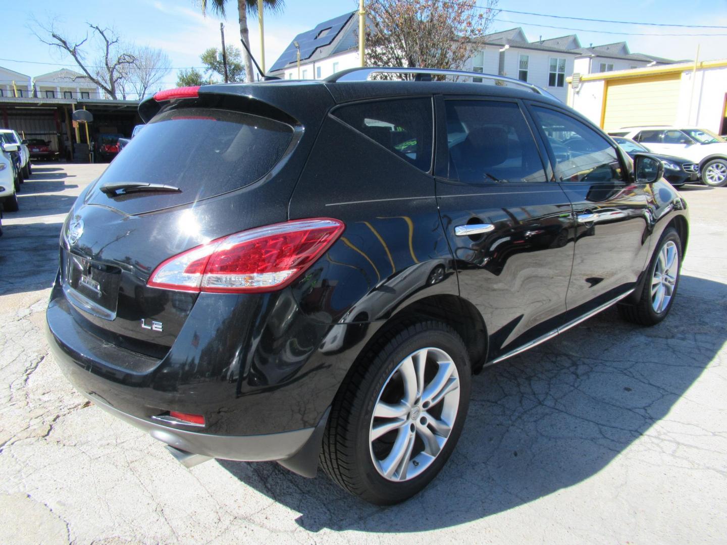 2011 Black /Tan Nissan Murano LE (JN8AZ1MU1BW) with an 3.5L V6 DOHC 24V engine, CVT transmission, located at 1511 North Shepherd Dr., Houston, TX, 77008, (281) 657-1221, 29.798361, -95.412560 - Photo#17