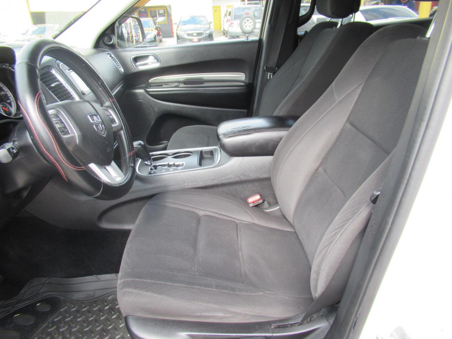 2013 White /Black Dodge Durango SXT RWD (1C4RDHAG3DC) with an 3.6L V6 DOHC 24V engine, Automatic transmission, located at 1511 North Shepherd Dr., Houston, TX, 77008, (281) 657-1221, 29.798361, -95.412560 - 2013 DODGE DURANGO SXT VIN: 1C4RDHAG3DC694368 1 C 4 R D H A G 3 D C 6 9 4 3 6 8 4 DOOR WAGON/SPORT UTILITY 3.6L V6 F DOHC 24V GASOLINE REAR WHEEL DRIVE - Photo#1