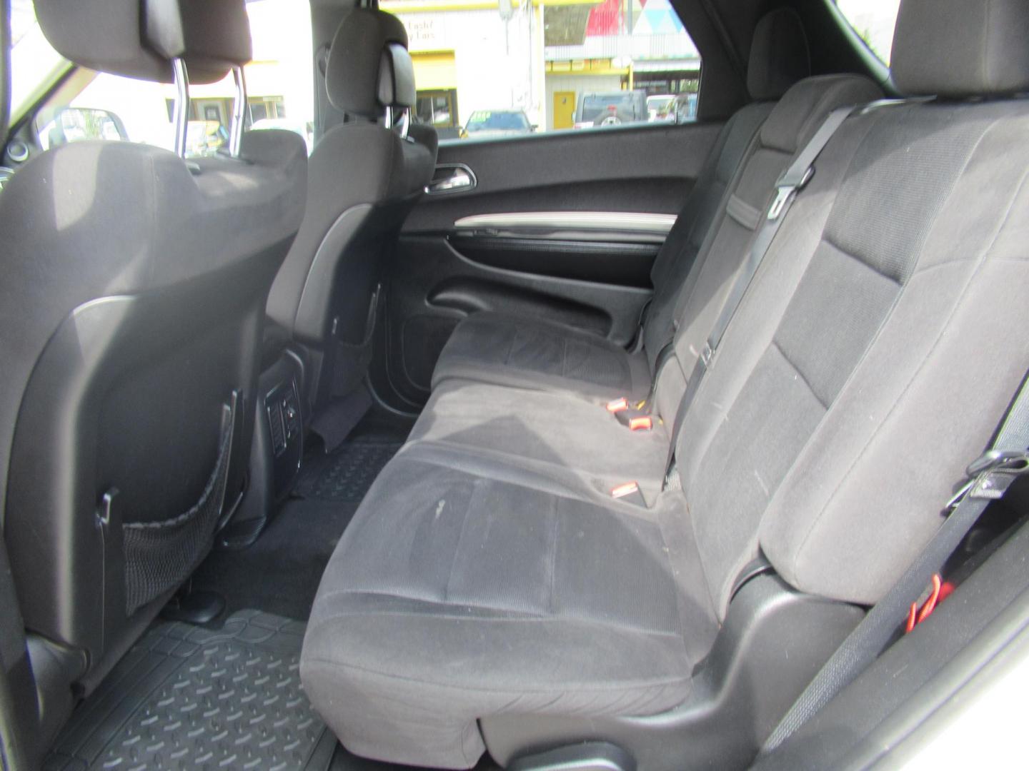 2013 White /Black Dodge Durango SXT RWD (1C4RDHAG3DC) with an 3.6L V6 DOHC 24V engine, Automatic transmission, located at 1511 North Shepherd Dr., Houston, TX, 77008, (281) 657-1221, 29.798361, -95.412560 - 2013 DODGE DURANGO SXT VIN: 1C4RDHAG3DC694368 1 C 4 R D H A G 3 D C 6 9 4 3 6 8 4 DOOR WAGON/SPORT UTILITY 3.6L V6 F DOHC 24V GASOLINE REAR WHEEL DRIVE - Photo#7