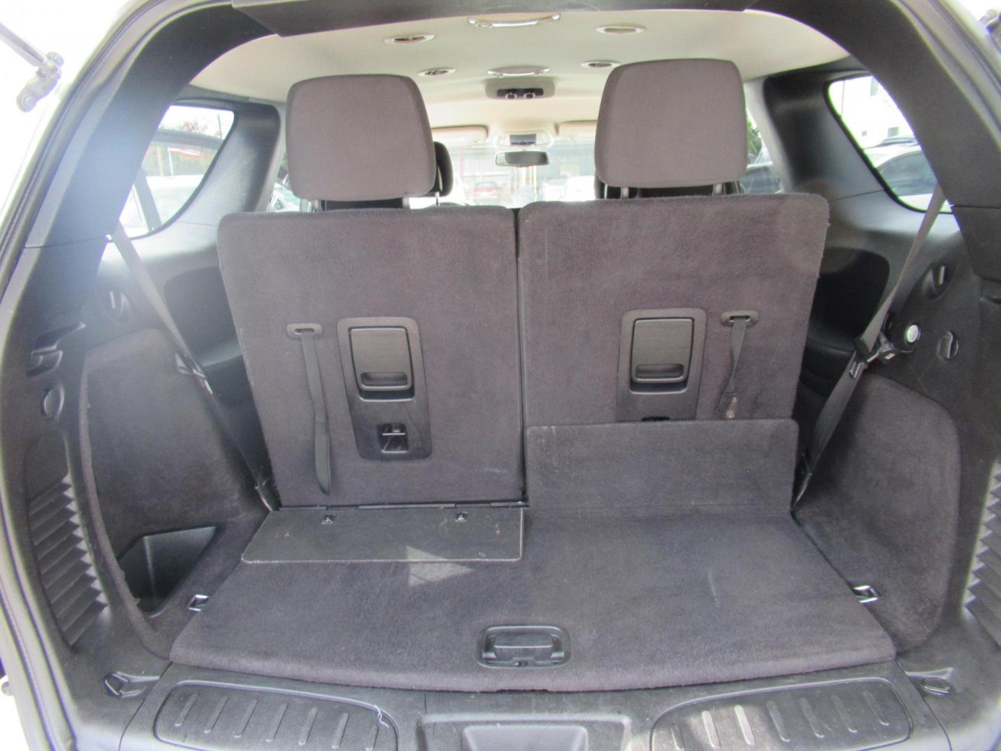 2013 White /Black Dodge Durango SXT RWD (1C4RDHAG3DC) with an 3.6L V6 DOHC 24V engine, Automatic transmission, located at 1511 North Shepherd Dr., Houston, TX, 77008, (281) 657-1221, 29.798361, -95.412560 - 2013 DODGE DURANGO SXT VIN: 1C4RDHAG3DC694368 1 C 4 R D H A G 3 D C 6 9 4 3 6 8 4 DOOR WAGON/SPORT UTILITY 3.6L V6 F DOHC 24V GASOLINE REAR WHEEL DRIVE - Photo#11