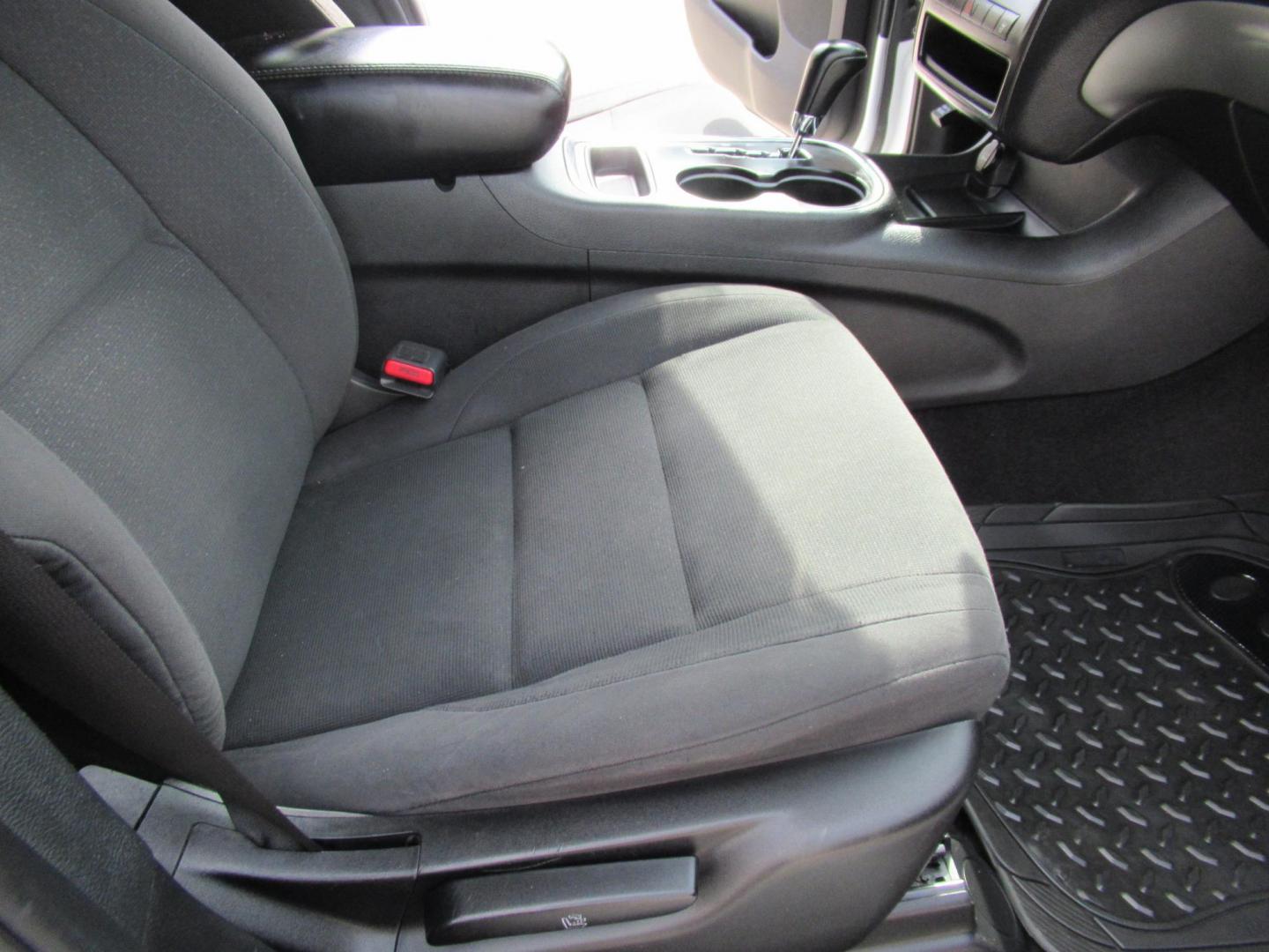 2013 White /Black Dodge Durango SXT RWD (1C4RDHAG3DC) with an 3.6L V6 DOHC 24V engine, Automatic transmission, located at 1511 North Shepherd Dr., Houston, TX, 77008, (281) 657-1221, 29.798361, -95.412560 - 2013 DODGE DURANGO SXT VIN: 1C4RDHAG3DC694368 1 C 4 R D H A G 3 D C 6 9 4 3 6 8 4 DOOR WAGON/SPORT UTILITY 3.6L V6 F DOHC 24V GASOLINE REAR WHEEL DRIVE - Photo#15