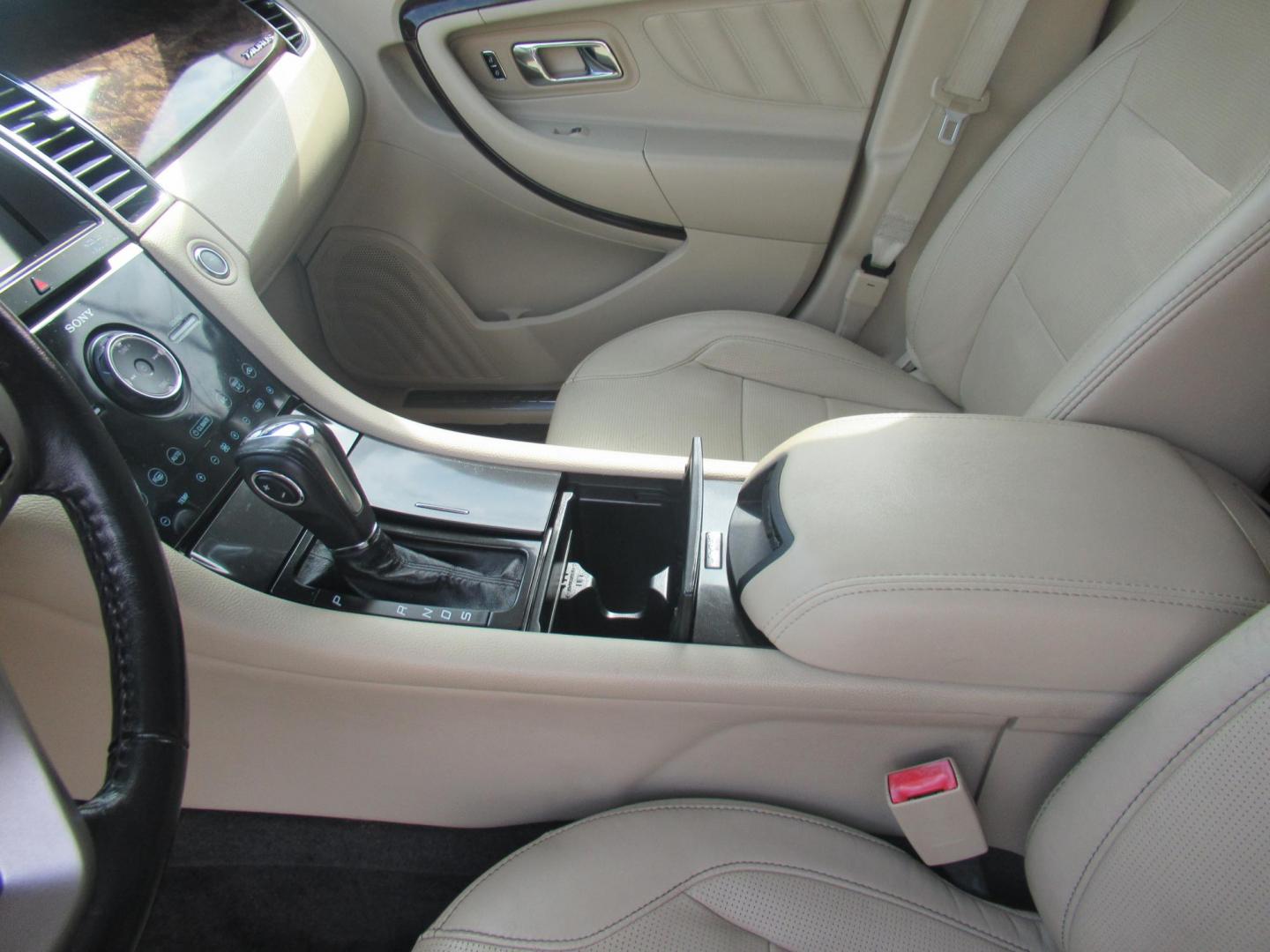 2013 White /Tan Ford Taurus Limited FWD (1FAHP2F87DG) with an 3.5L V6 DOHC 24V engine, 6-Speed Automatic transmission, located at 1511 North Shepherd Dr., Houston, TX, 77008, (281) 657-1221, 29.798361, -95.412560 - 2013 FORD TAURUS LIMITED VIN: 1FAHP2F87DG147989 1 F A H P 2 F 8 7 D G 1 4 7 9 8 9 SEDAN 4 DR 3.5L V6 F DOHC 24V GASOLINE FRONT WHEEL DRIVE- Photo#2