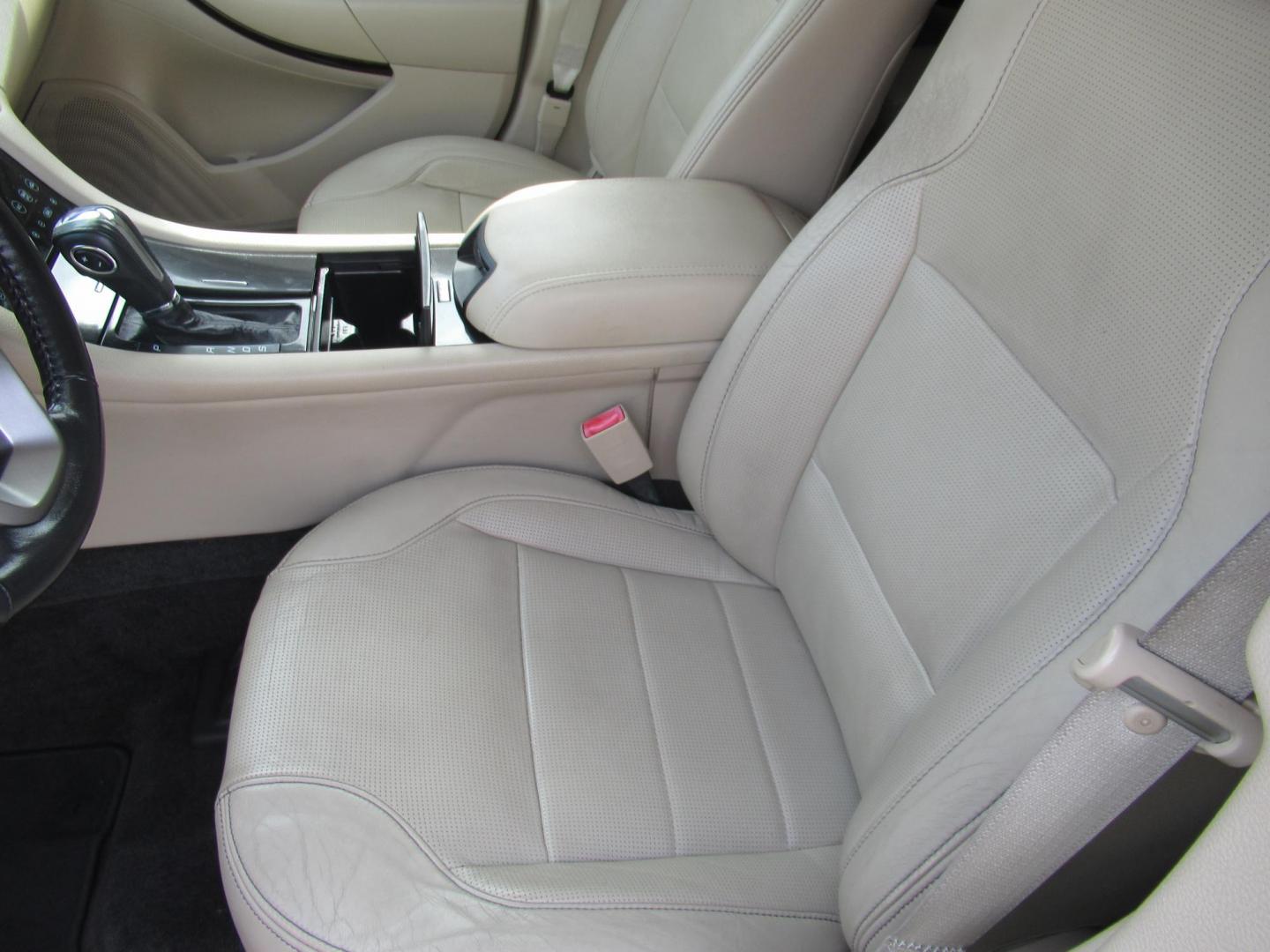2013 White /Tan Ford Taurus Limited FWD (1FAHP2F87DG) with an 3.5L V6 DOHC 24V engine, 6-Speed Automatic transmission, located at 1511 North Shepherd Dr., Houston, TX, 77008, (281) 657-1221, 29.798361, -95.412560 - 2013 FORD TAURUS LIMITED VIN: 1FAHP2F87DG147989 1 F A H P 2 F 8 7 D G 1 4 7 9 8 9 SEDAN 4 DR 3.5L V6 F DOHC 24V GASOLINE FRONT WHEEL DRIVE- Photo#1