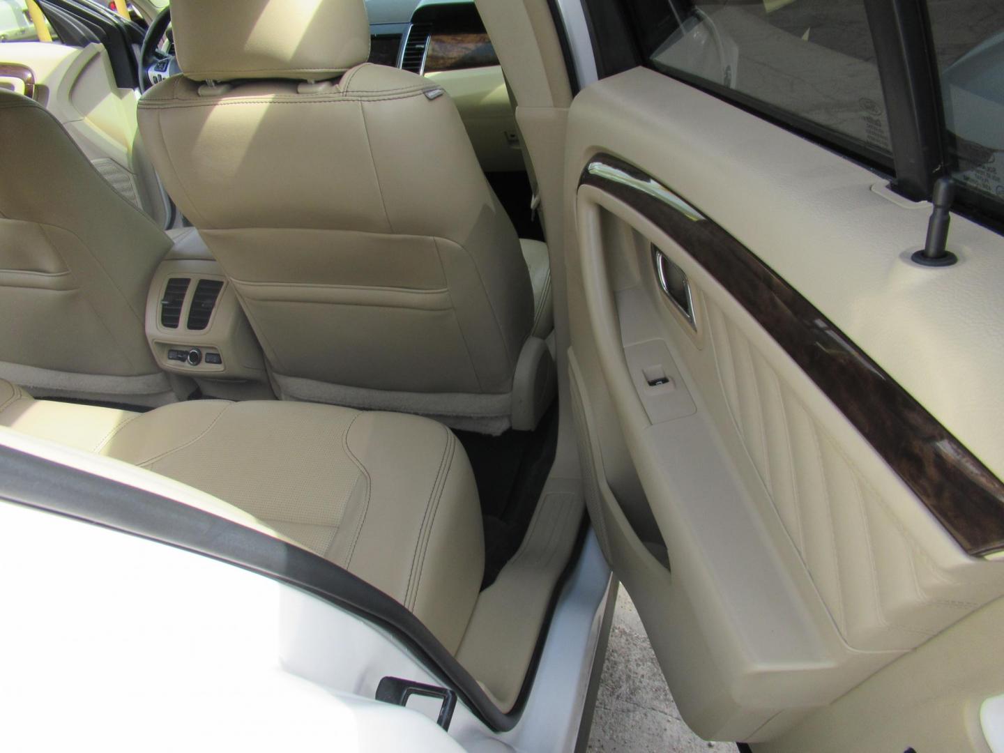2013 White /Tan Ford Taurus Limited FWD (1FAHP2F87DG) with an 3.5L V6 DOHC 24V engine, 6-Speed Automatic transmission, located at 1511 North Shepherd Dr., Houston, TX, 77008, (281) 657-1221, 29.798361, -95.412560 - 2013 FORD TAURUS LIMITED VIN: 1FAHP2F87DG147989 1 F A H P 2 F 8 7 D G 1 4 7 9 8 9 SEDAN 4 DR 3.5L V6 F DOHC 24V GASOLINE FRONT WHEEL DRIVE- Photo#12
