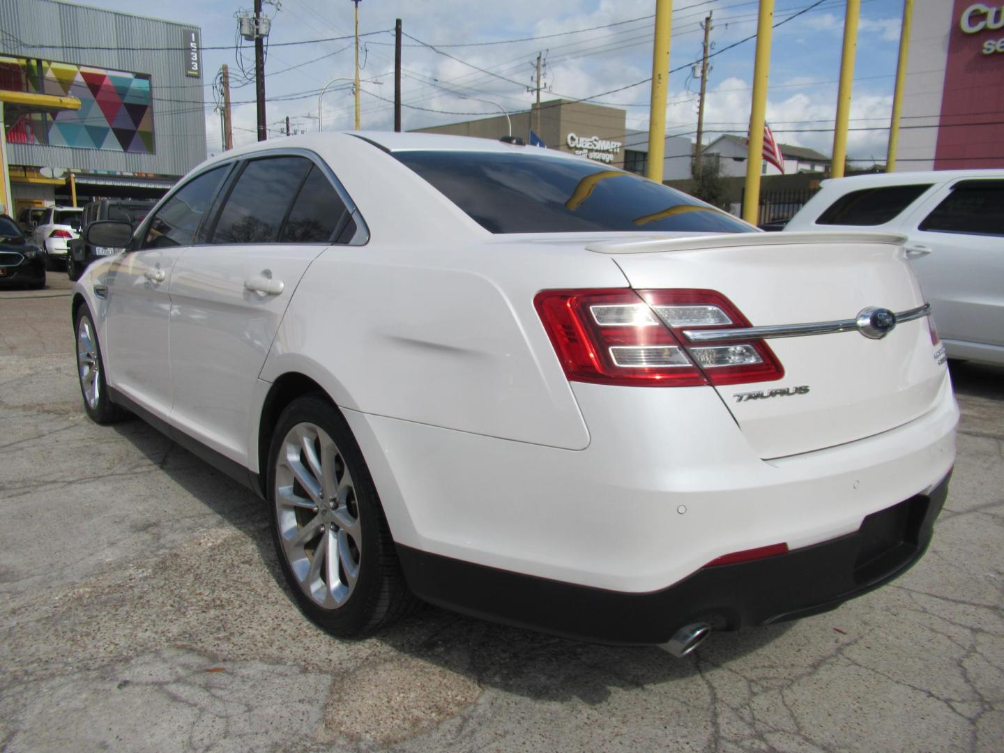 2013 White /Tan Ford Taurus Limited FWD (1FAHP2F87DG) with an 3.5L V6 DOHC 24V engine, 6-Speed Automatic transmission, located at 1511 North Shepherd Dr., Houston, TX, 77008, (281) 657-1221, 29.798361, -95.412560 - 2013 FORD TAURUS LIMITED VIN: 1FAHP2F87DG147989 1 F A H P 2 F 8 7 D G 1 4 7 9 8 9 SEDAN 4 DR 3.5L V6 F DOHC 24V GASOLINE FRONT WHEEL DRIVE- Photo#18