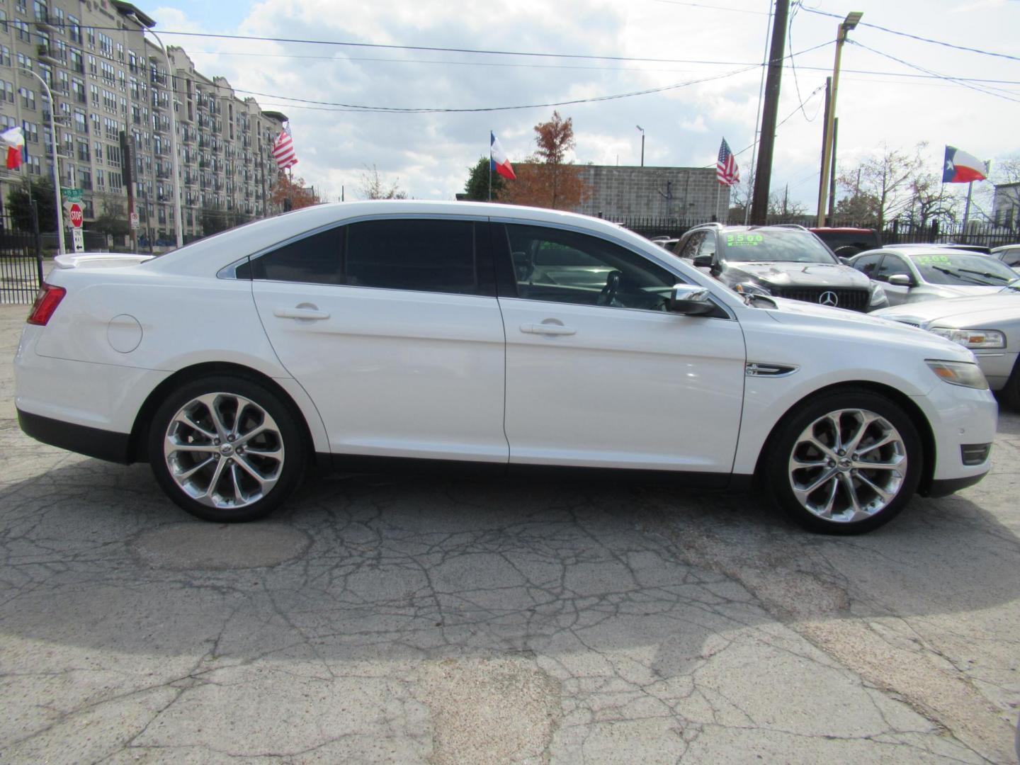 2013 White /Tan Ford Taurus Limited FWD (1FAHP2F87DG) with an 3.5L V6 DOHC 24V engine, 6-Speed Automatic transmission, located at 1511 North Shepherd Dr., Houston, TX, 77008, (281) 657-1221, 29.798361, -95.412560 - 2013 FORD TAURUS LIMITED VIN: 1FAHP2F87DG147989 1 F A H P 2 F 8 7 D G 1 4 7 9 8 9 SEDAN 4 DR 3.5L V6 F DOHC 24V GASOLINE FRONT WHEEL DRIVE- Photo#20