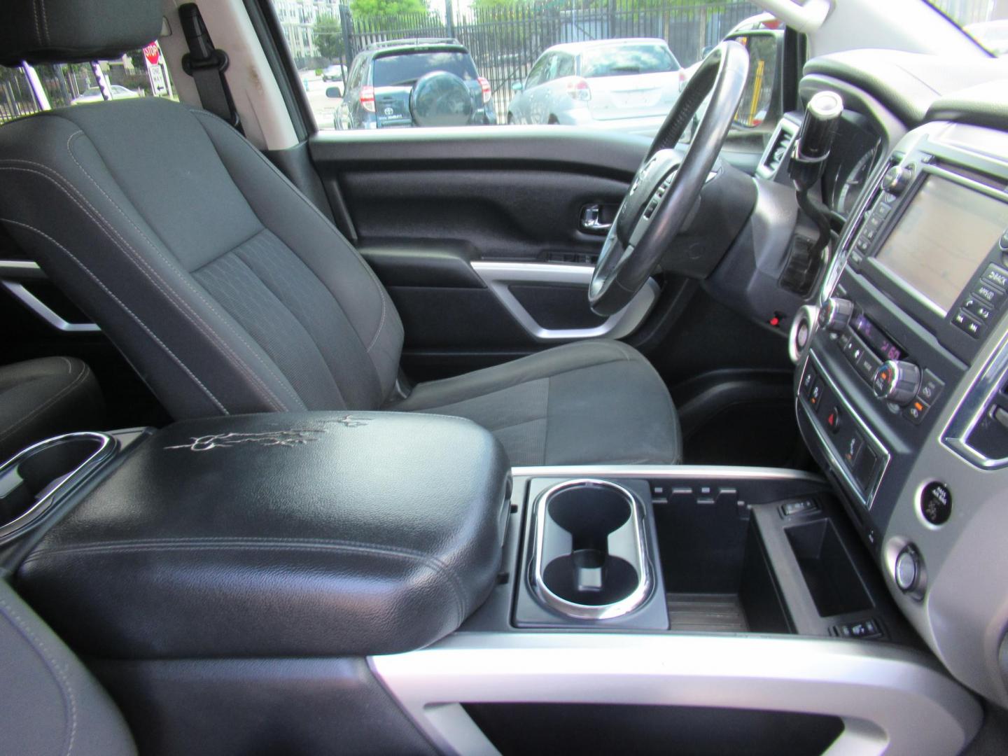 2017 Black /Black Nissan Titan S Crew Cab 2WD (1N6AA1E60HN) with an 5.6L V8 DOHC 32V engine, 6A transmission, located at 1511 North Shepherd Dr., Houston, TX, 77008, (281) 657-1221, 29.798361, -95.412560 - 2017 NISSAN TITAN SV VIN: 1N6AA1E60HN564070 1 N 6 A A 1 E 6 0 H N 5 6 4 0 7 0 CREW PICKUP 5.6L V8 F DOHC 32V GASOLINE REAR WHEEL DRIVE - Photo#3
