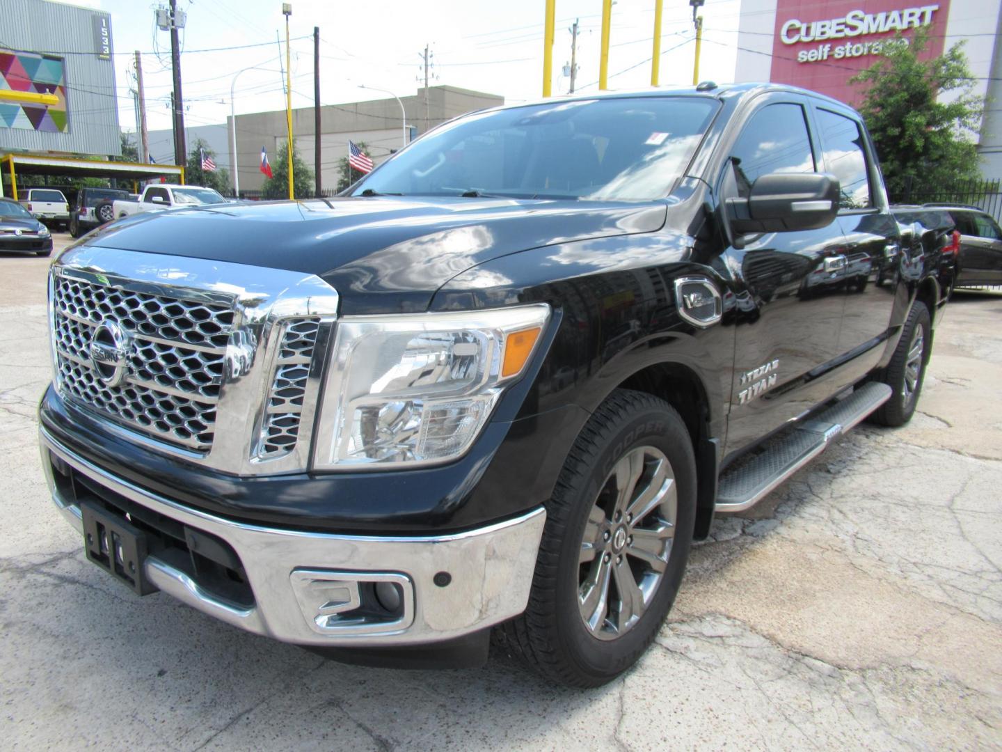 2017 Black /Black Nissan Titan S Crew Cab 2WD (1N6AA1E60HN) with an 5.6L V8 DOHC 32V engine, 6A transmission, located at 1511 North Shepherd Dr., Houston, TX, 77008, (281) 657-1221, 29.798361, -95.412560 - 2017 NISSAN TITAN SV VIN: 1N6AA1E60HN564070 1 N 6 A A 1 E 6 0 H N 5 6 4 0 7 0 CREW PICKUP 5.6L V8 F DOHC 32V GASOLINE REAR WHEEL DRIVE - Photo#14