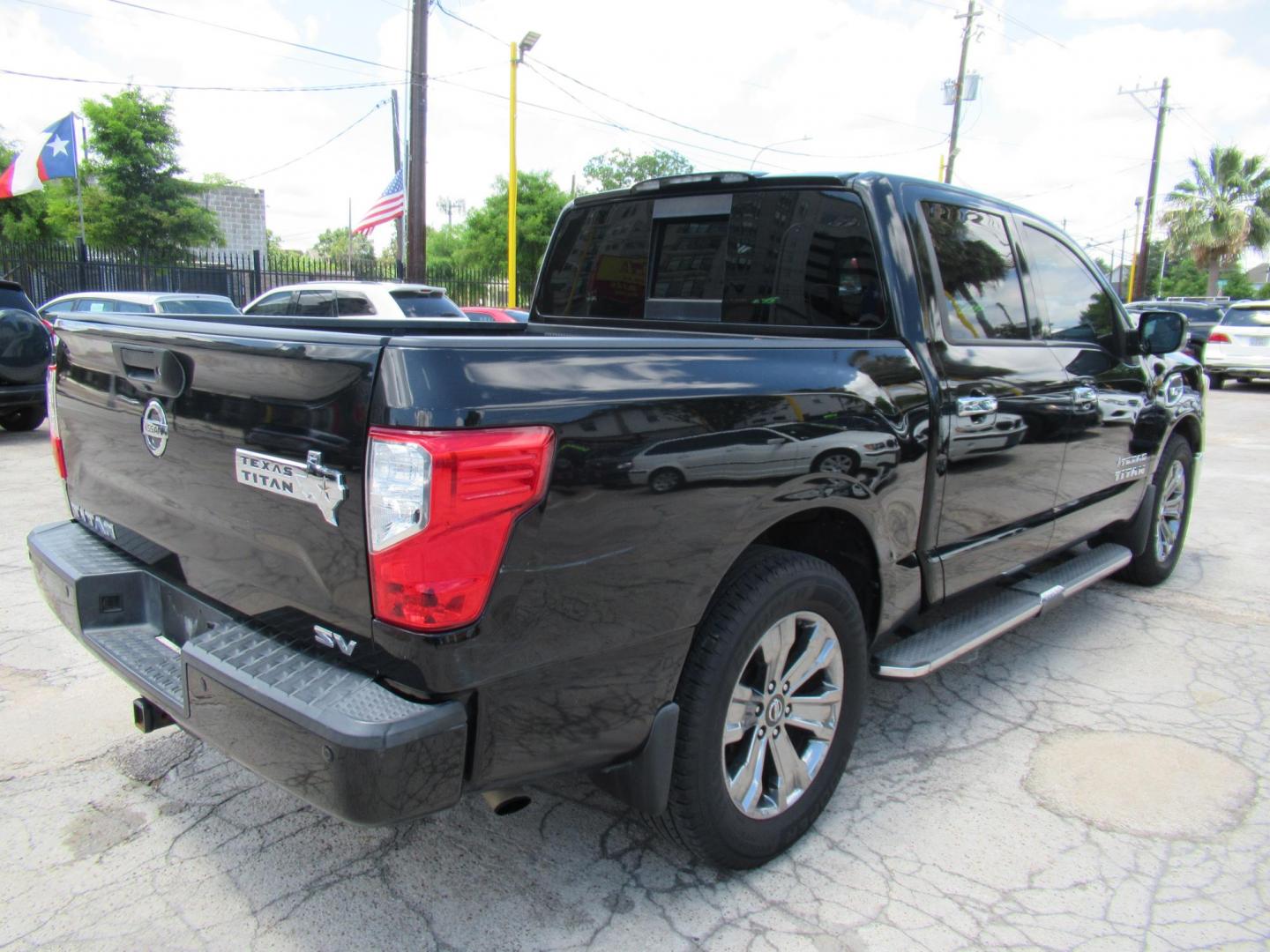 2017 Black /Black Nissan Titan S Crew Cab 2WD (1N6AA1E60HN) with an 5.6L V8 DOHC 32V engine, 6A transmission, located at 1511 North Shepherd Dr., Houston, TX, 77008, (281) 657-1221, 29.798361, -95.412560 - 2017 NISSAN TITAN SV VIN: 1N6AA1E60HN564070 1 N 6 A A 1 E 6 0 H N 5 6 4 0 7 0 CREW PICKUP 5.6L V8 F DOHC 32V GASOLINE REAR WHEEL DRIVE - Photo#18