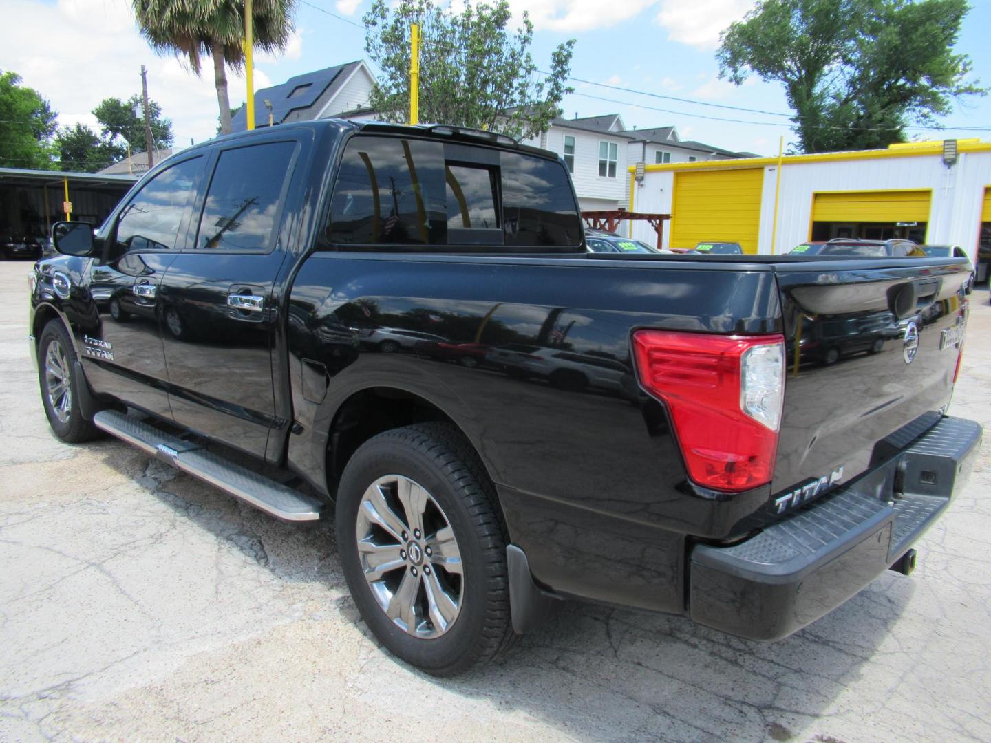2017 Black /Black Nissan Titan S Crew Cab 2WD (1N6AA1E60HN) with an 5.6L V8 DOHC 32V engine, 6A transmission, located at 1511 North Shepherd Dr., Houston, TX, 77008, (281) 657-1221, 29.798361, -95.412560 - 2017 NISSAN TITAN SV VIN: 1N6AA1E60HN564070 1 N 6 A A 1 E 6 0 H N 5 6 4 0 7 0 CREW PICKUP 5.6L V8 F DOHC 32V GASOLINE REAR WHEEL DRIVE - Photo#16