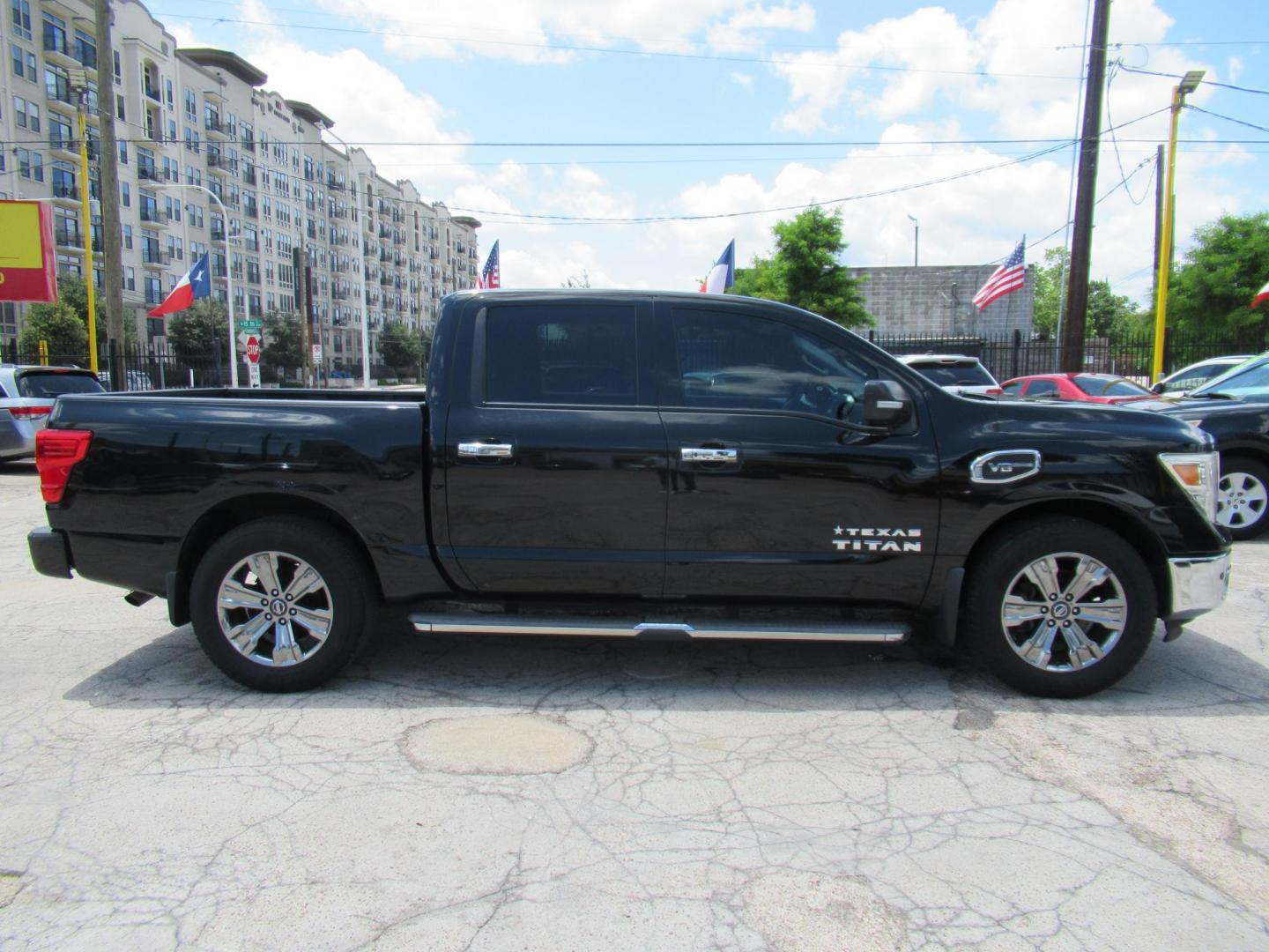 2017 Black /Black Nissan Titan S Crew Cab 2WD (1N6AA1E60HN) with an 5.6L V8 DOHC 32V engine, 6A transmission, located at 1511 North Shepherd Dr., Houston, TX, 77008, (281) 657-1221, 29.798361, -95.412560 - 2017 NISSAN TITAN SV VIN: 1N6AA1E60HN564070 1 N 6 A A 1 E 6 0 H N 5 6 4 0 7 0 CREW PICKUP 5.6L V8 F DOHC 32V GASOLINE REAR WHEEL DRIVE - Photo#19