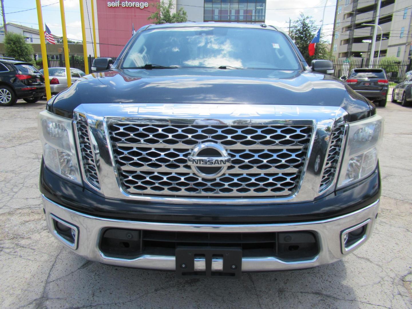 2017 Black /Black Nissan Titan S Crew Cab 2WD (1N6AA1E60HN) with an 5.6L V8 DOHC 32V engine, 6A transmission, located at 1511 North Shepherd Dr., Houston, TX, 77008, (281) 657-1221, 29.798361, -95.412560 - 2017 NISSAN TITAN SV VIN: 1N6AA1E60HN564070 1 N 6 A A 1 E 6 0 H N 5 6 4 0 7 0 CREW PICKUP 5.6L V8 F DOHC 32V GASOLINE REAR WHEEL DRIVE - Photo#21