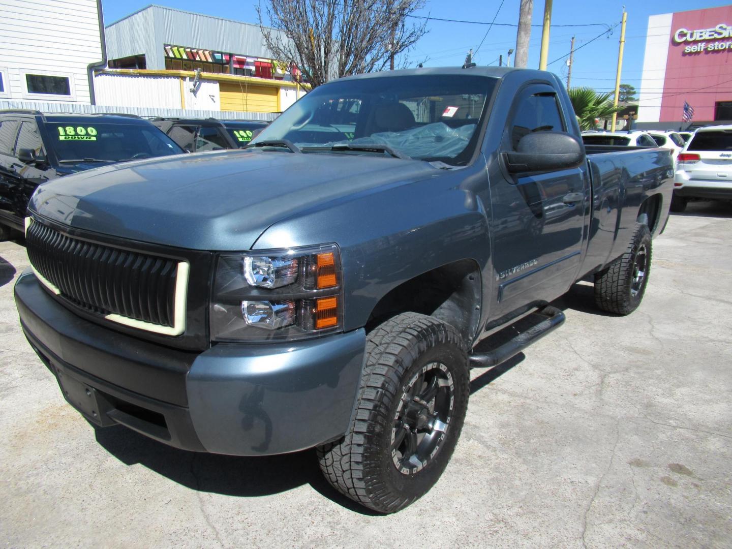 2007 Green /Black Chevrolet Silverado 1500 LT1 4WD (1GCEK14007Z) with an 5.3L V8 OHV 16V FFV engine, 4-Speed Automatic Overdrive transmission, located at 1511 North Shepherd Dr., Houston, TX, 77008, (281) 657-1221, 29.798361, -95.412560 - 2007 CHEVROLET SILVERADO 1500 WORK TRUCK VIN: 1GCEK14007Z606940 1 G C E K 1 4 0 0 7 Z 6 0 6 9 4 0 PICKUP 5.3L V8 F FLEX FUEL REAR WHEEL DRIVE W/ 4X4 - Photo#1