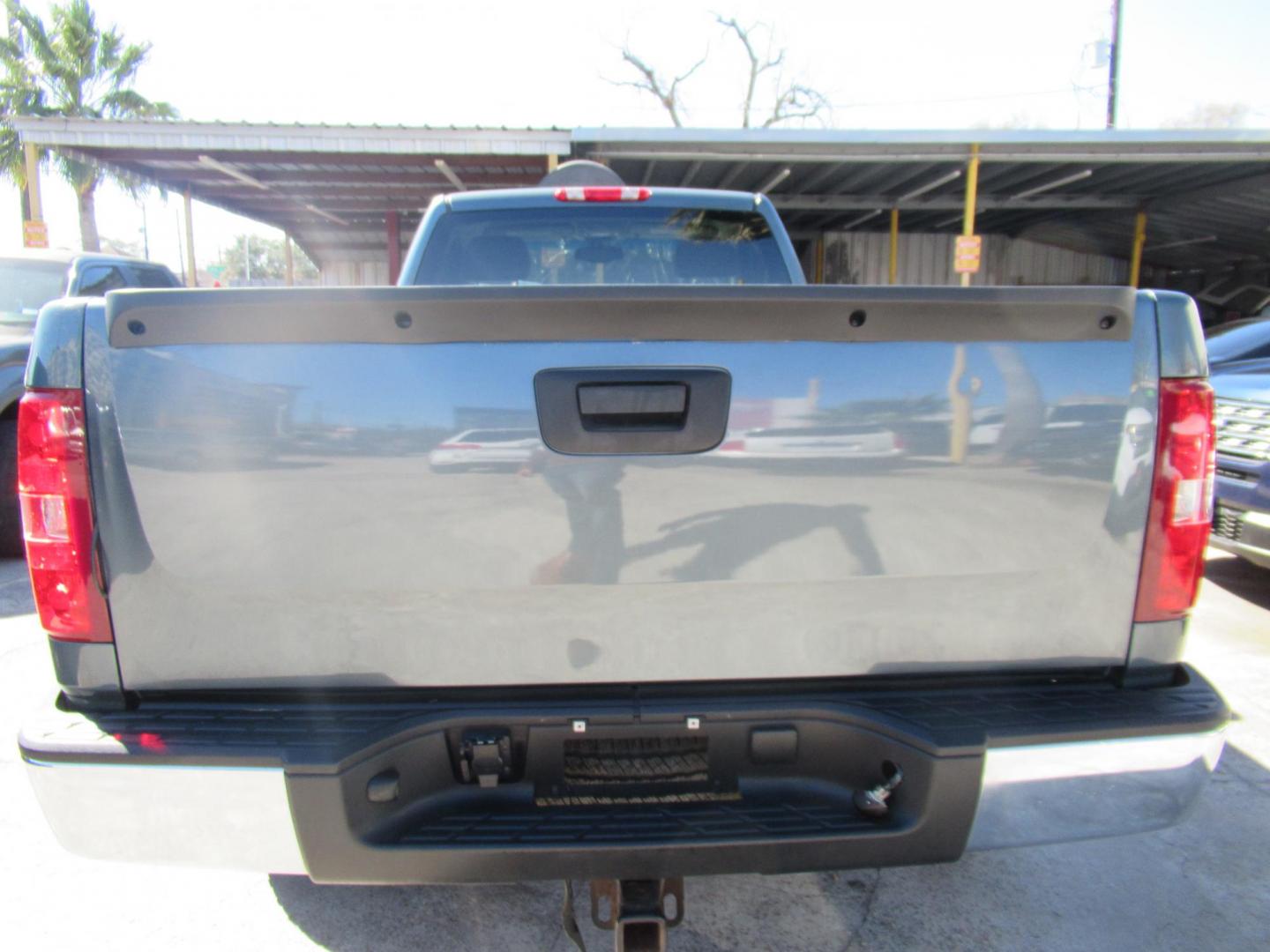 2007 Green /Black Chevrolet Silverado 1500 LT1 4WD (1GCEK14007Z) with an 5.3L V8 OHV 16V FFV engine, 4-Speed Automatic Overdrive transmission, located at 1511 North Shepherd Dr., Houston, TX, 77008, (281) 657-1221, 29.798361, -95.412560 - 2007 CHEVROLET SILVERADO 1500 WORK TRUCK VIN: 1GCEK14007Z606940 1 G C E K 1 4 0 0 7 Z 6 0 6 9 4 0 PICKUP 5.3L V8 F FLEX FUEL REAR WHEEL DRIVE W/ 4X4 - Photo#5