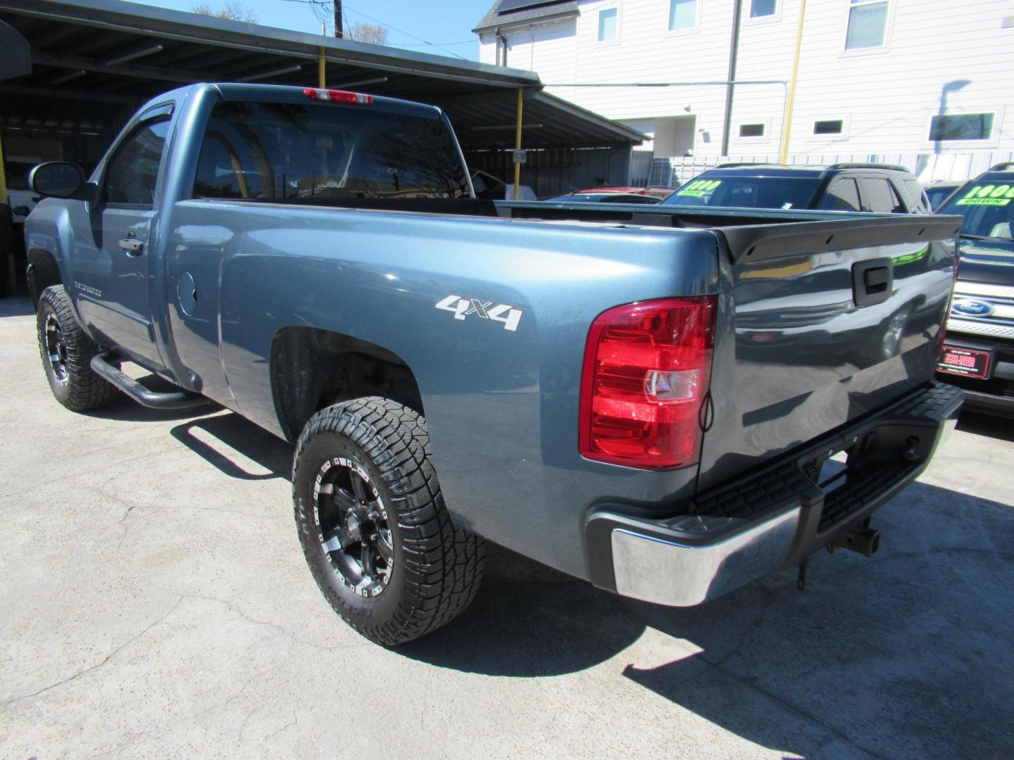 2007 Green /Black Chevrolet Silverado 1500 LT1 4WD (1GCEK14007Z) with an 5.3L V8 OHV 16V FFV engine, 4-Speed Automatic Overdrive transmission, located at 1511 North Shepherd Dr., Houston, TX, 77008, (281) 657-1221, 29.798361, -95.412560 - 2007 CHEVROLET SILVERADO 1500 WORK TRUCK VIN: 1GCEK14007Z606940 1 G C E K 1 4 0 0 7 Z 6 0 6 9 4 0 PICKUP 5.3L V8 F FLEX FUEL REAR WHEEL DRIVE W/ 4X4 - Photo#6