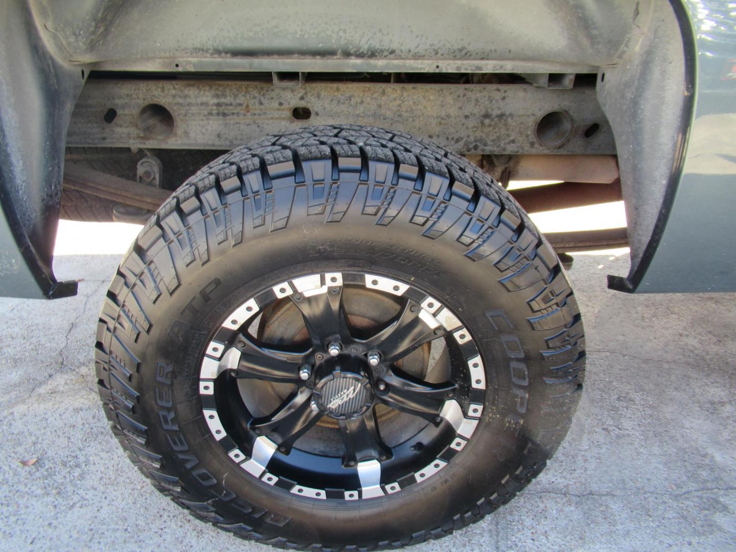 2007 Green /Black Chevrolet Silverado 1500 LT1 4WD (1GCEK14007Z) with an 5.3L V8 OHV 16V FFV engine, 4-Speed Automatic Overdrive transmission, located at 1511 North Shepherd Dr., Houston, TX, 77008, (281) 657-1221, 29.798361, -95.412560 - 2007 CHEVROLET SILVERADO 1500 WORK TRUCK VIN: 1GCEK14007Z606940 1 G C E K 1 4 0 0 7 Z 6 0 6 9 4 0 PICKUP 5.3L V8 F FLEX FUEL REAR WHEEL DRIVE W/ 4X4 - Photo#11