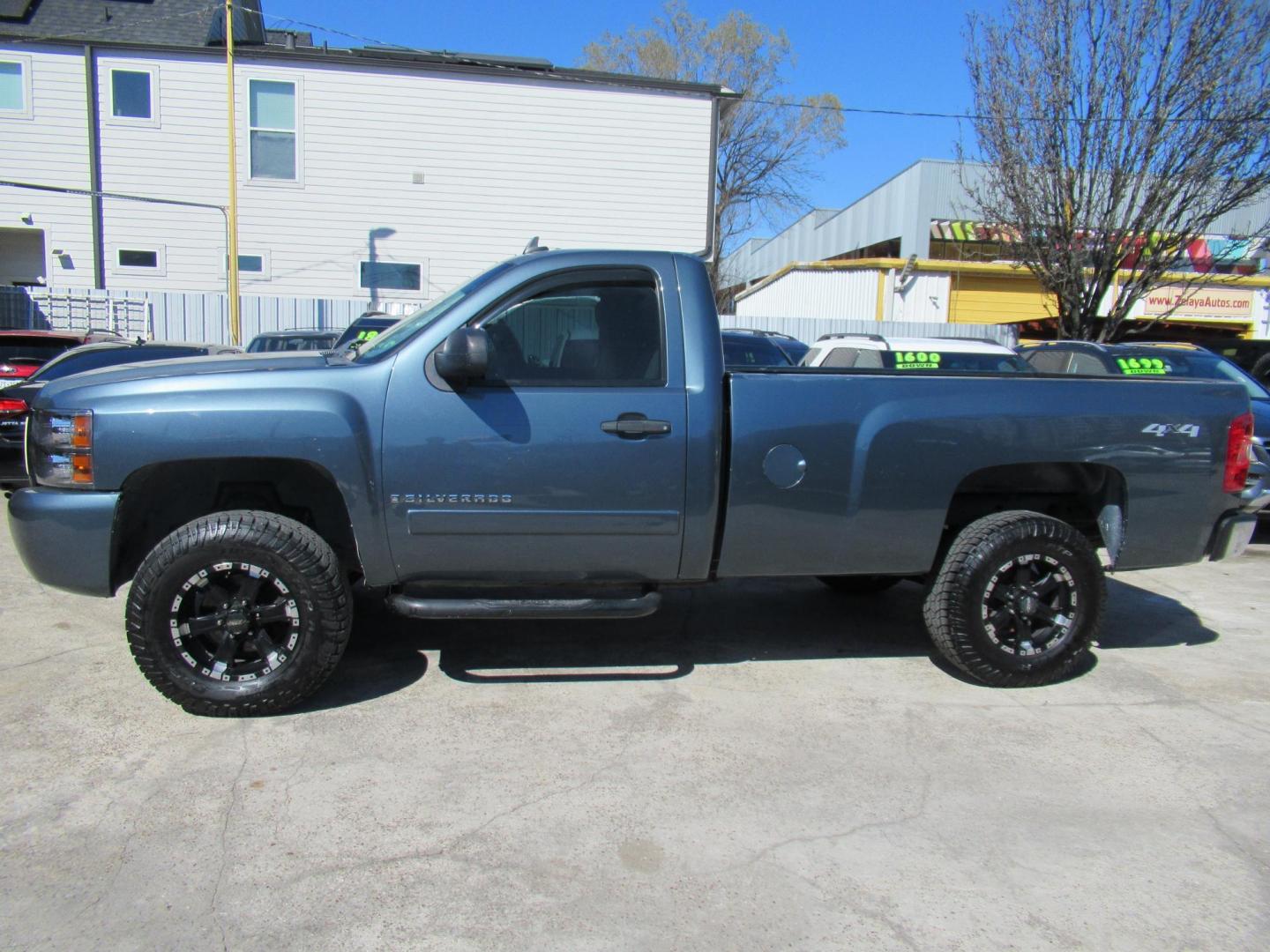 2007 Green /Black Chevrolet Silverado 1500 LT1 4WD (1GCEK14007Z) with an 5.3L V8 OHV 16V FFV engine, 4-Speed Automatic Overdrive transmission, located at 1511 North Shepherd Dr., Houston, TX, 77008, (281) 657-1221, 29.798361, -95.412560 - 2007 CHEVROLET SILVERADO 1500 WORK TRUCK VIN: 1GCEK14007Z606940 1 G C E K 1 4 0 0 7 Z 6 0 6 9 4 0 PICKUP 5.3L V8 F FLEX FUEL REAR WHEEL DRIVE W/ 4X4 - Photo#12