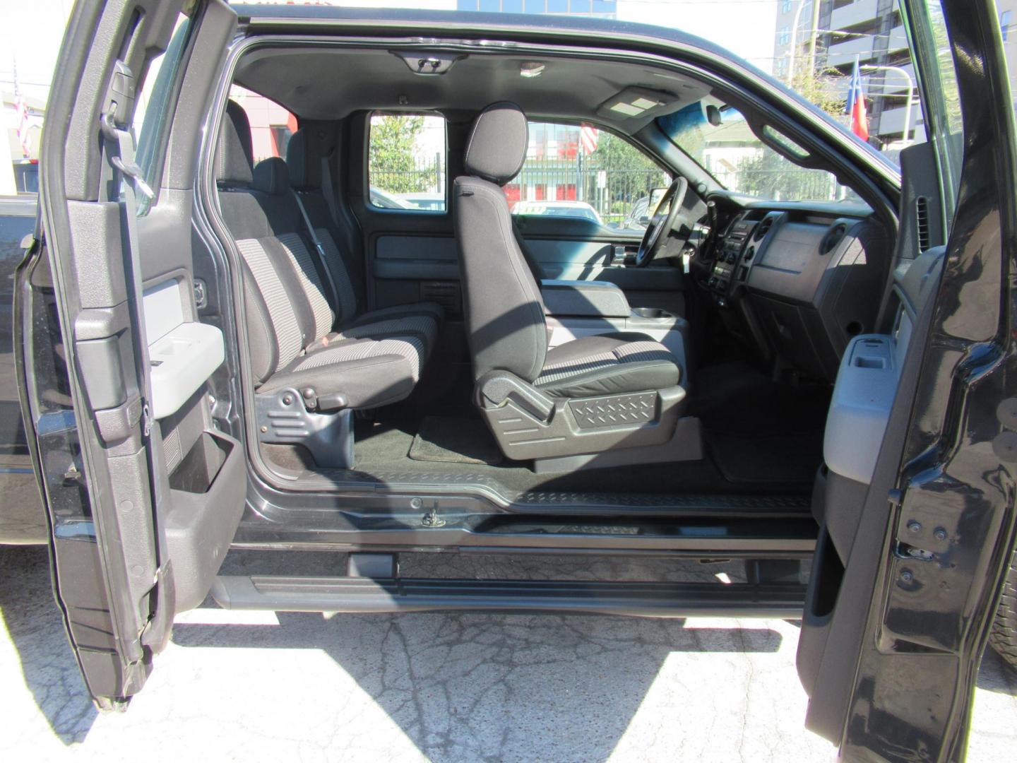 2014 Black /Gray Ford F-150 XLT SuperCab 8-ft. Bed 2WD (1FTEX1CM4EF) with an 3.7L V6 DOHC 24V engine, Automatic transmission, located at 1511 North Shepherd Dr., Houston, TX, 77008, (281) 657-1221, 29.798361, -95.412560 - 2014 FORD F-150 STX VIN: 1FTEX1CM4EFA27907 1 F T E X 1 C M 4 E F A 2 7 9 0 7 4 DOOR EXTENDED CAB PICKUP 3.7L V6 F DOHC 24V FLEX FUEL REAR WHEEL DRIVE - Photo#3