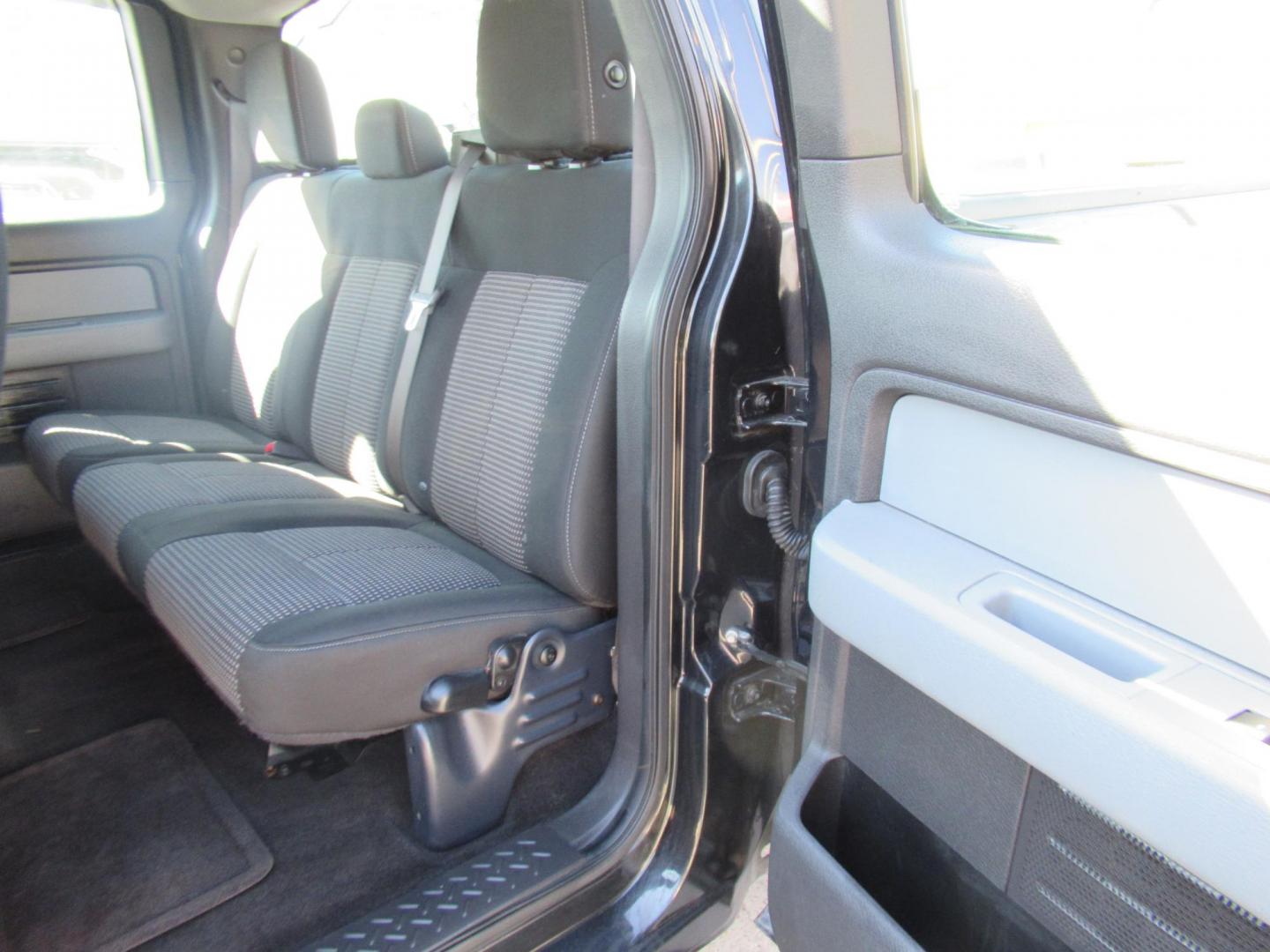 2014 Black /Gray Ford F-150 XLT SuperCab 8-ft. Bed 2WD (1FTEX1CM4EF) with an 3.7L V6 DOHC 24V engine, Automatic transmission, located at 1511 North Shepherd Dr., Houston, TX, 77008, (281) 657-1221, 29.798361, -95.412560 - 2014 FORD F-150 STX VIN: 1FTEX1CM4EFA27907 1 F T E X 1 C M 4 E F A 2 7 9 0 7 4 DOOR EXTENDED CAB PICKUP 3.7L V6 F DOHC 24V FLEX FUEL REAR WHEEL DRIVE - Photo#4