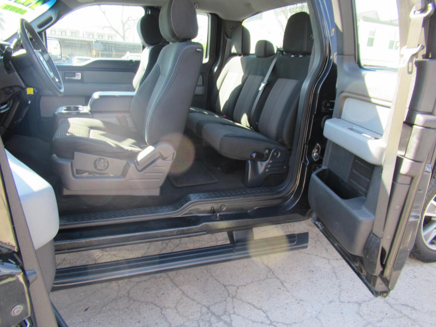 2014 Black /Gray Ford F-150 XLT SuperCab 8-ft. Bed 2WD (1FTEX1CM4EF) with an 3.7L V6 DOHC 24V engine, Automatic transmission, located at 1511 North Shepherd Dr., Houston, TX, 77008, (281) 657-1221, 29.798361, -95.412560 - 2014 FORD F-150 STX VIN: 1FTEX1CM4EFA27907 1 F T E X 1 C M 4 E F A 2 7 9 0 7 4 DOOR EXTENDED CAB PICKUP 3.7L V6 F DOHC 24V FLEX FUEL REAR WHEEL DRIVE - Photo#6