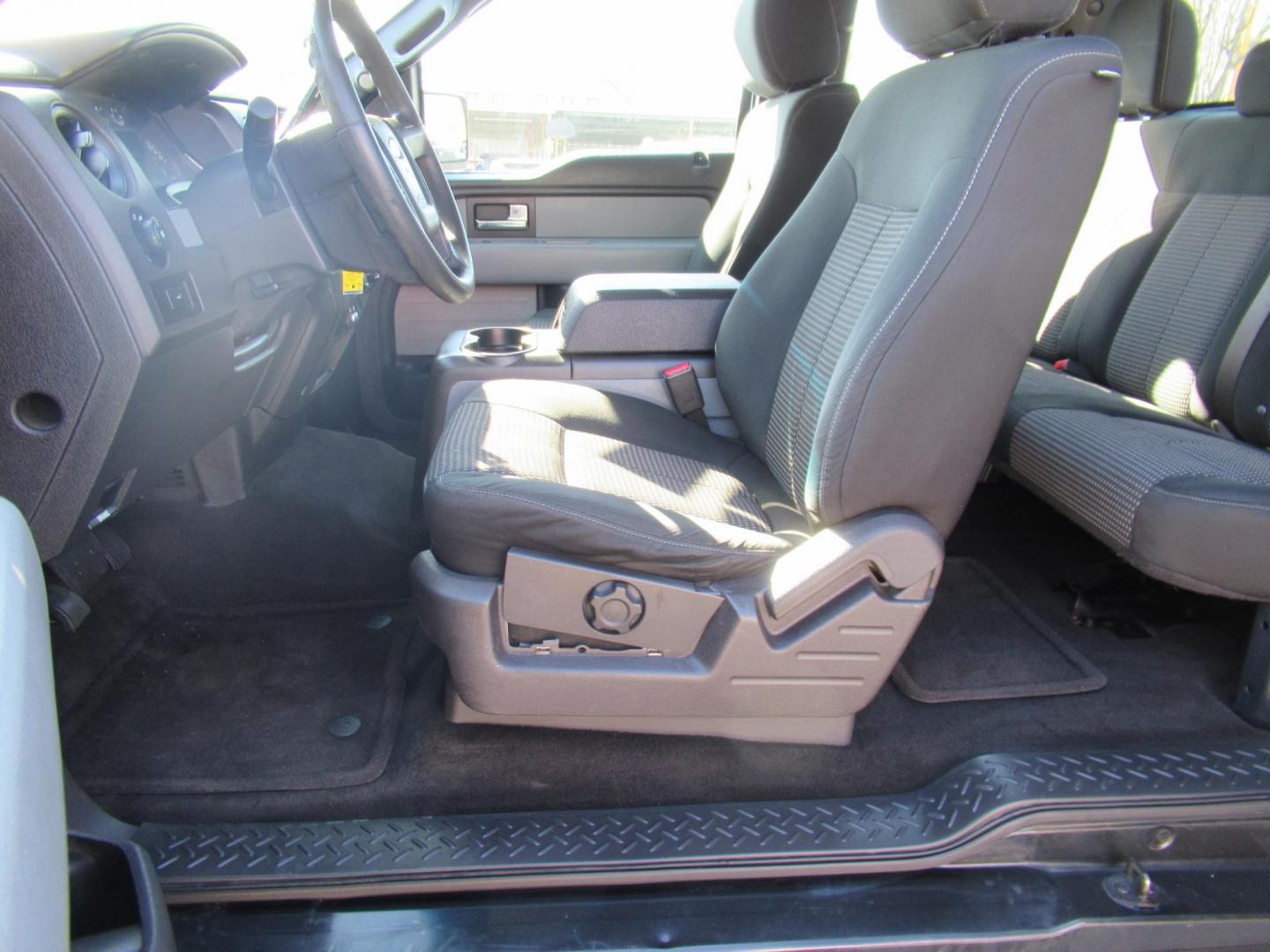 2014 Black /Gray Ford F-150 XLT SuperCab 8-ft. Bed 2WD (1FTEX1CM4EF) with an 3.7L V6 DOHC 24V engine, Automatic transmission, located at 1511 North Shepherd Dr., Houston, TX, 77008, (281) 657-1221, 29.798361, -95.412560 - 2014 FORD F-150 STX VIN: 1FTEX1CM4EFA27907 1 F T E X 1 C M 4 E F A 2 7 9 0 7 4 DOOR EXTENDED CAB PICKUP 3.7L V6 F DOHC 24V FLEX FUEL REAR WHEEL DRIVE - Photo#5