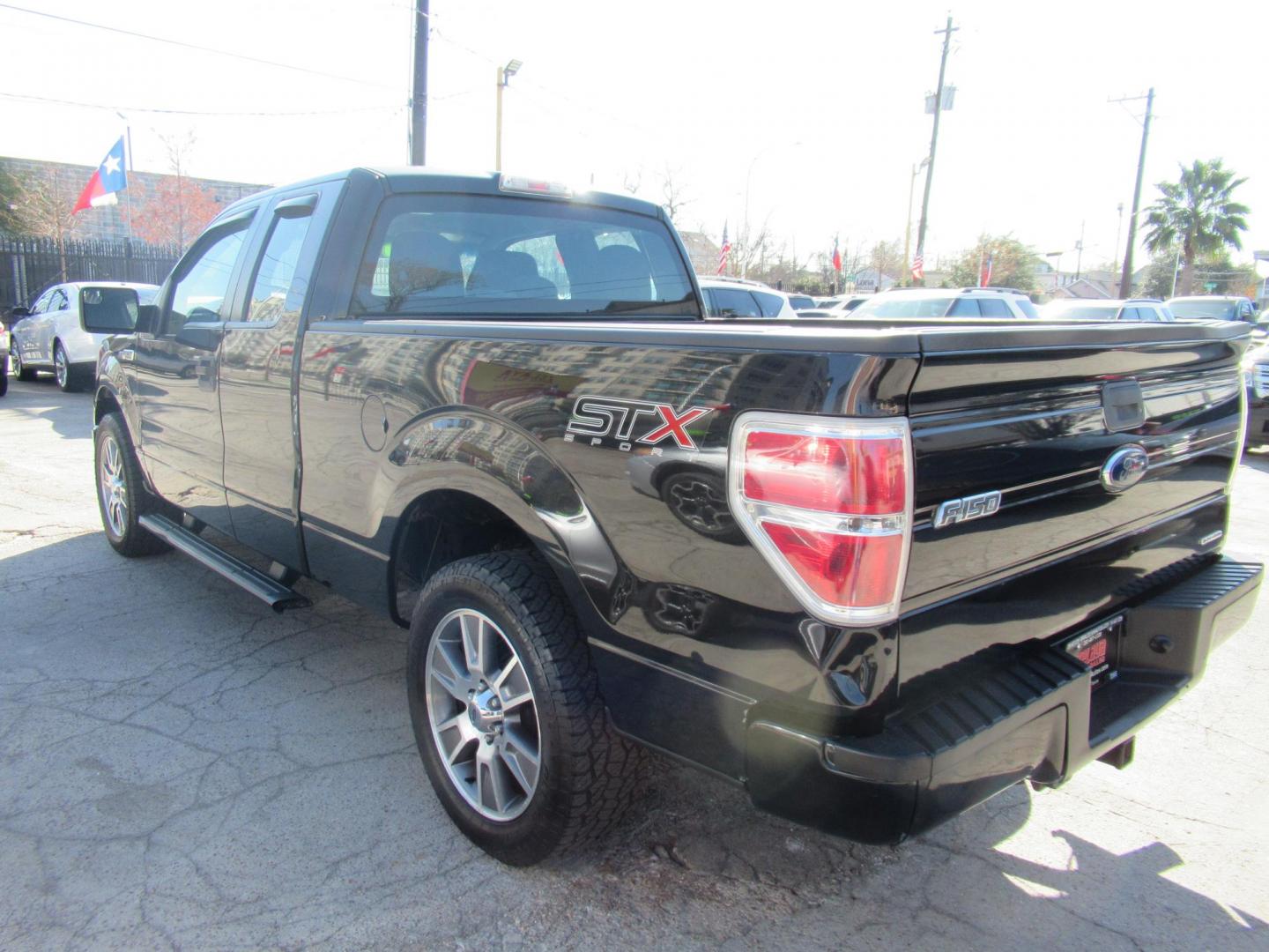 2014 Black /Gray Ford F-150 XLT SuperCab 8-ft. Bed 2WD (1FTEX1CM4EF) with an 3.7L V6 DOHC 24V engine, Automatic transmission, located at 1511 North Shepherd Dr., Houston, TX, 77008, (281) 657-1221, 29.798361, -95.412560 - 2014 FORD F-150 STX VIN: 1FTEX1CM4EFA27907 1 F T E X 1 C M 4 E F A 2 7 9 0 7 4 DOOR EXTENDED CAB PICKUP 3.7L V6 F DOHC 24V FLEX FUEL REAR WHEEL DRIVE - Photo#11
