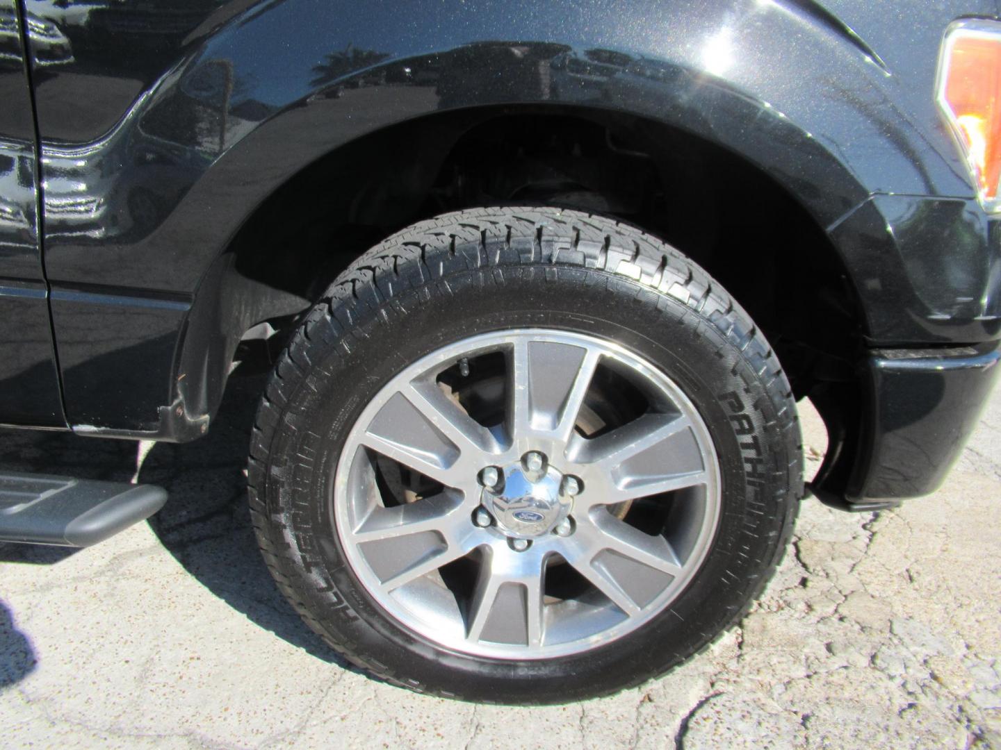 2014 Black /Gray Ford F-150 XLT SuperCab 8-ft. Bed 2WD (1FTEX1CM4EF) with an 3.7L V6 DOHC 24V engine, Automatic transmission, located at 1511 North Shepherd Dr., Houston, TX, 77008, (281) 657-1221, 29.798361, -95.412560 - 2014 FORD F-150 STX VIN: 1FTEX1CM4EFA27907 1 F T E X 1 C M 4 E F A 2 7 9 0 7 4 DOOR EXTENDED CAB PICKUP 3.7L V6 F DOHC 24V FLEX FUEL REAR WHEEL DRIVE - Photo#14